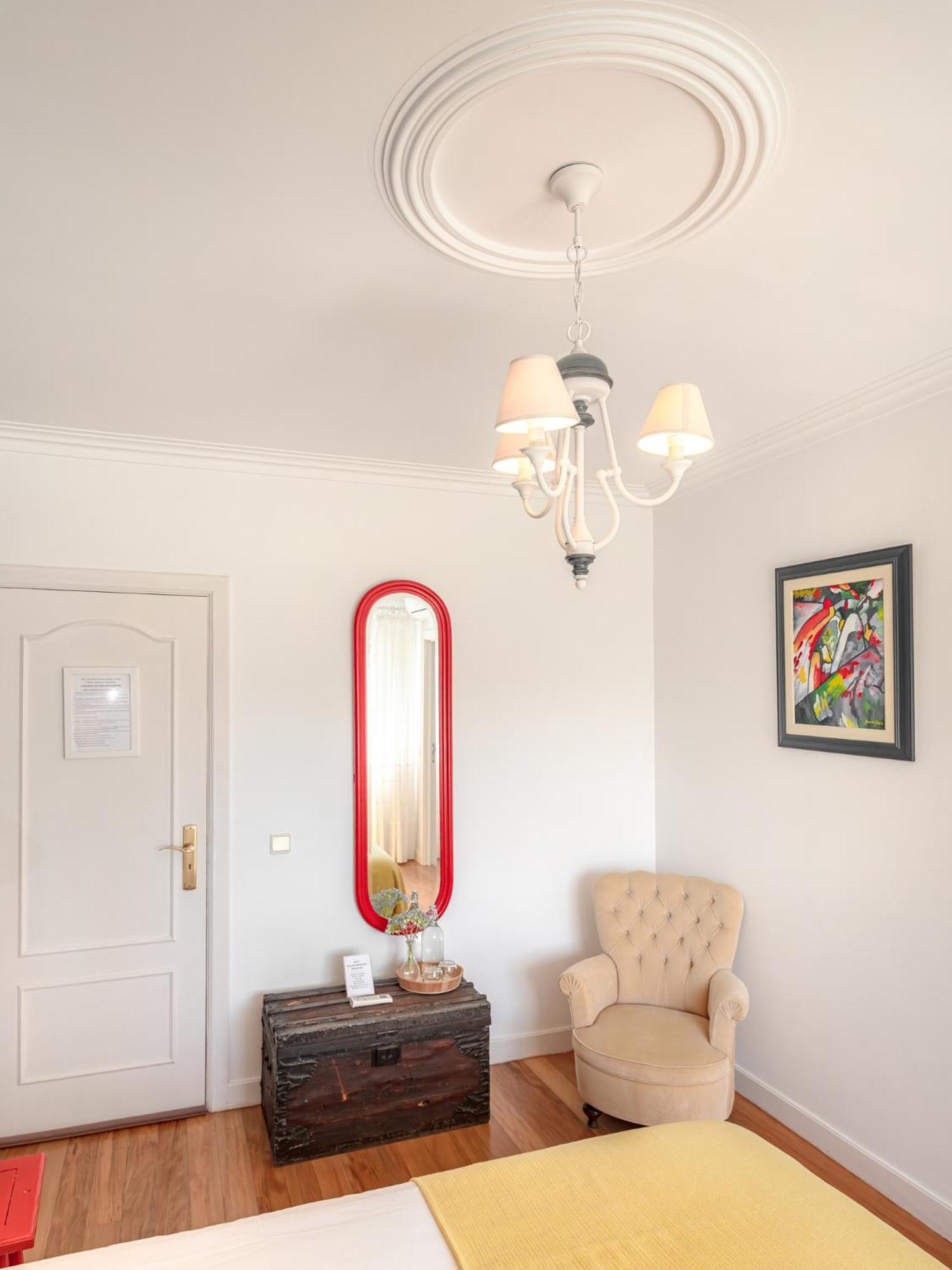 Small Twin Room - Photo 2