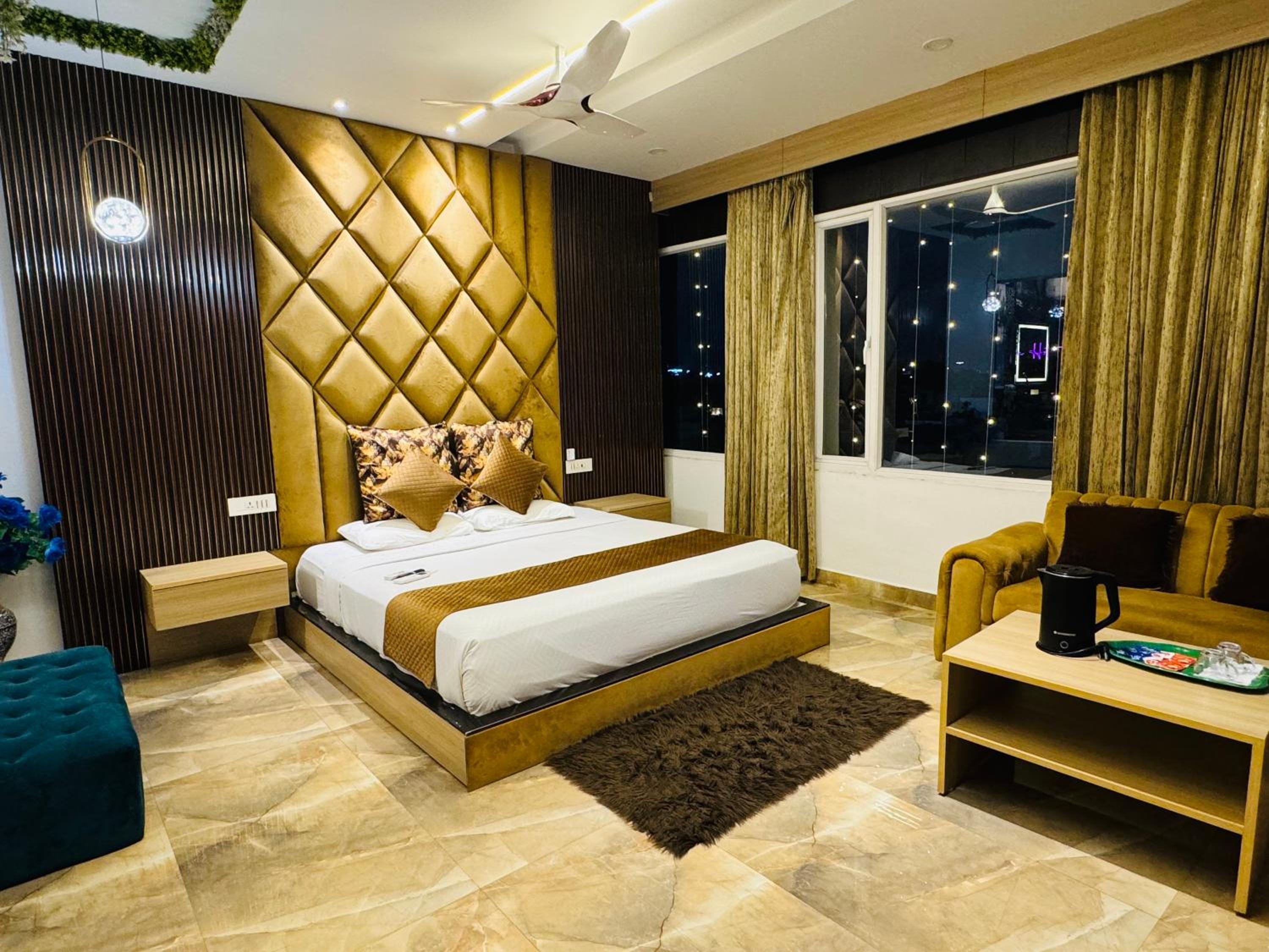 King Room with Spa Bath
