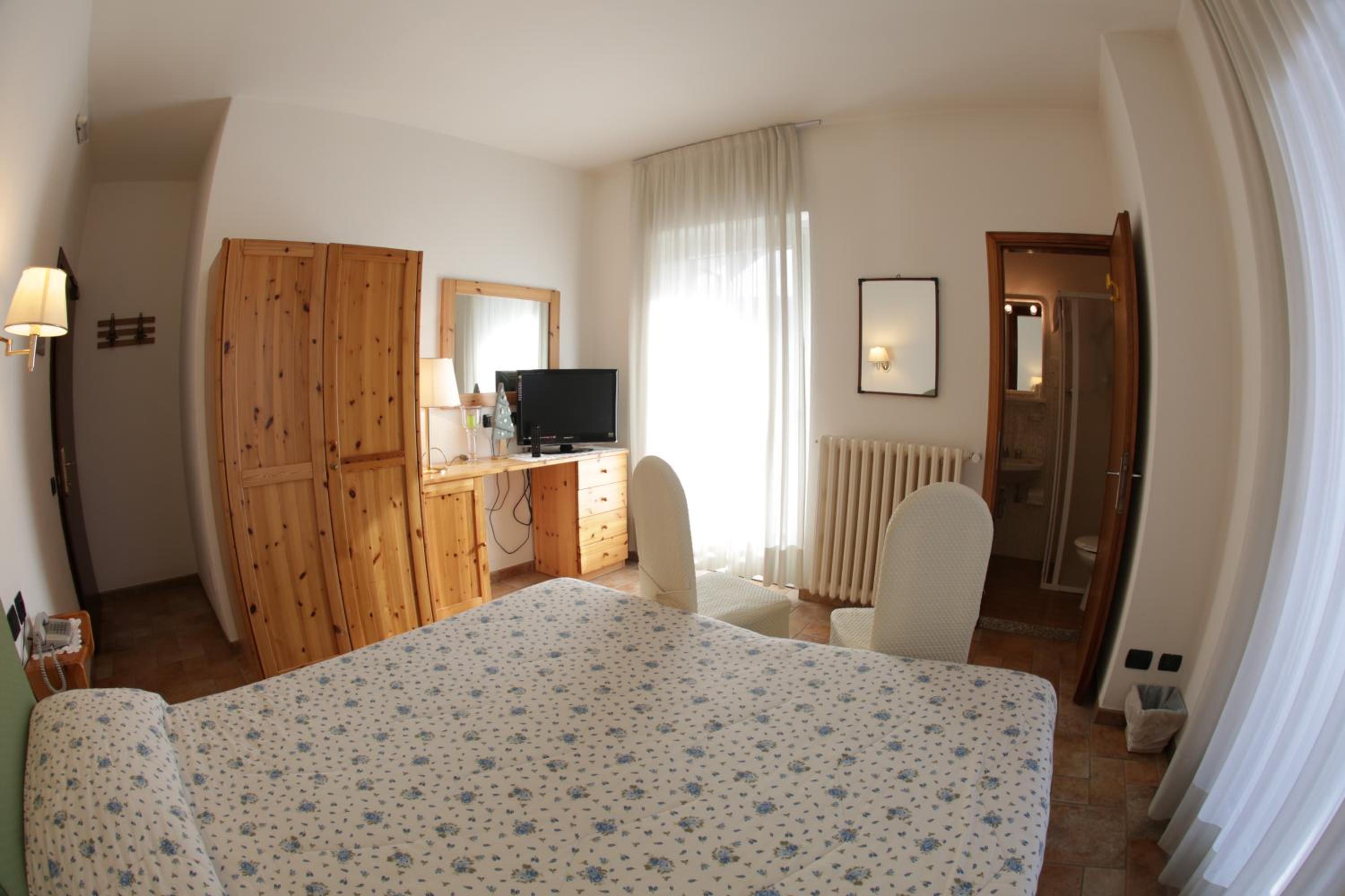 Standard Double or Twin Room - Photo 5