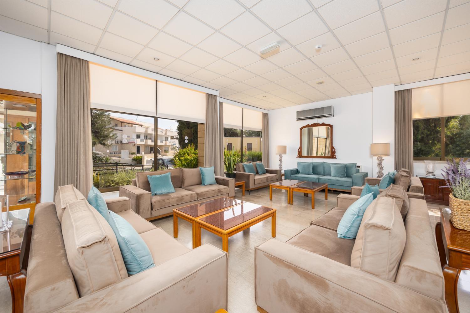 One-Bedroom Apartment with Pool View photo 2