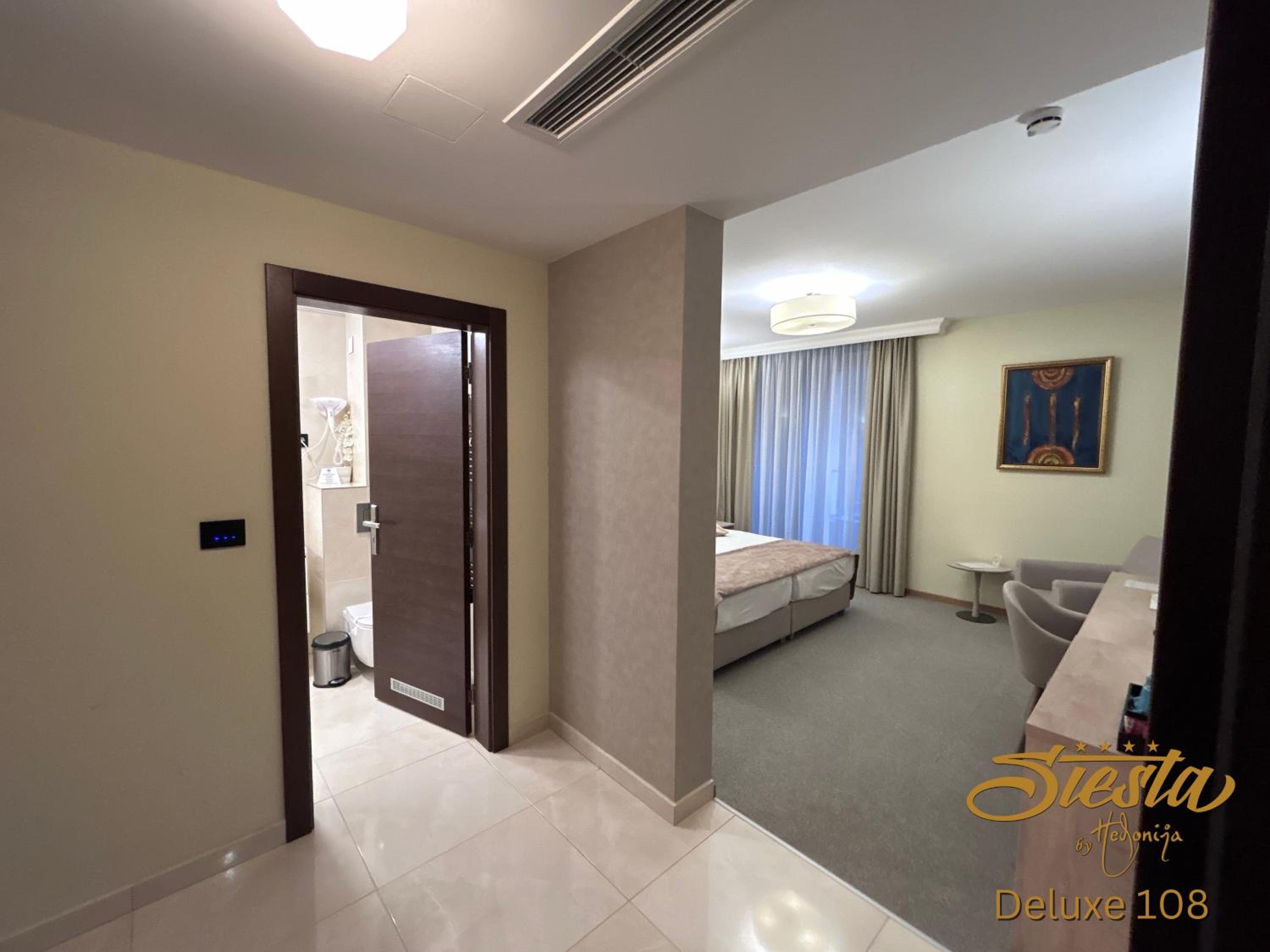 Deluxe Double or Twin Room with Balcony - Photo 2