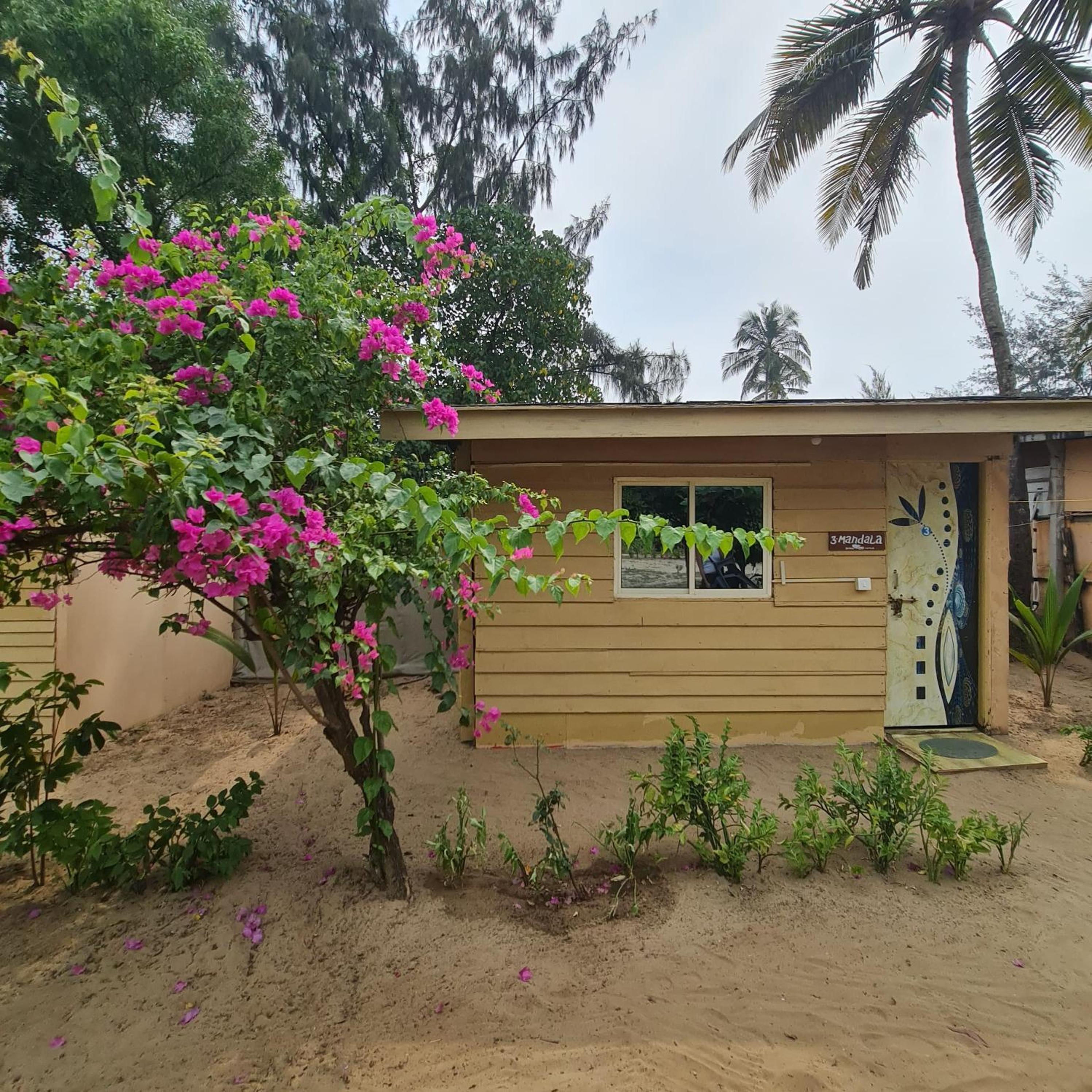 Beach Hut Queen Size Ac photo 3