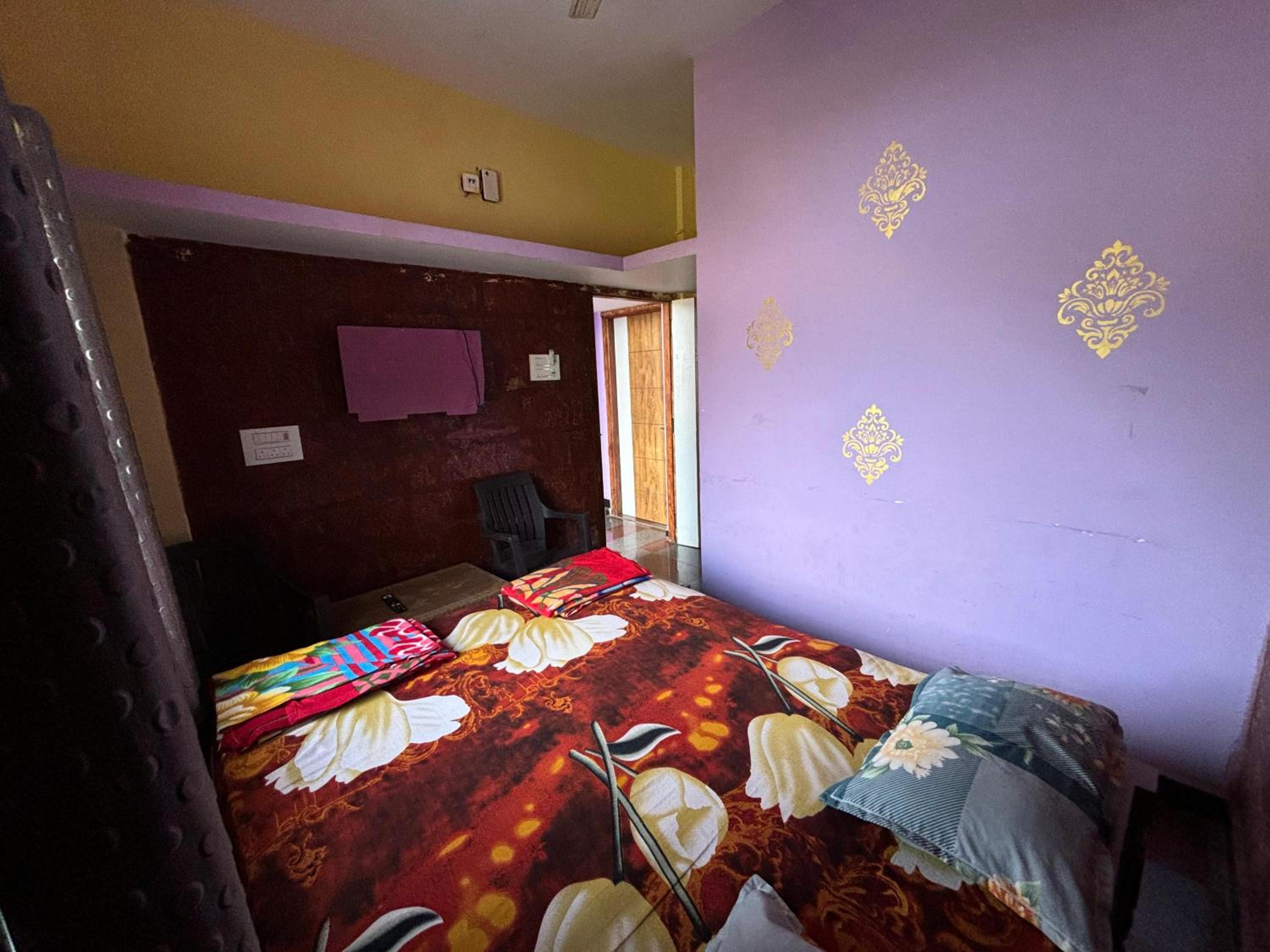 Deluxe Double Room (2 Adults + 1 Child) photo 2