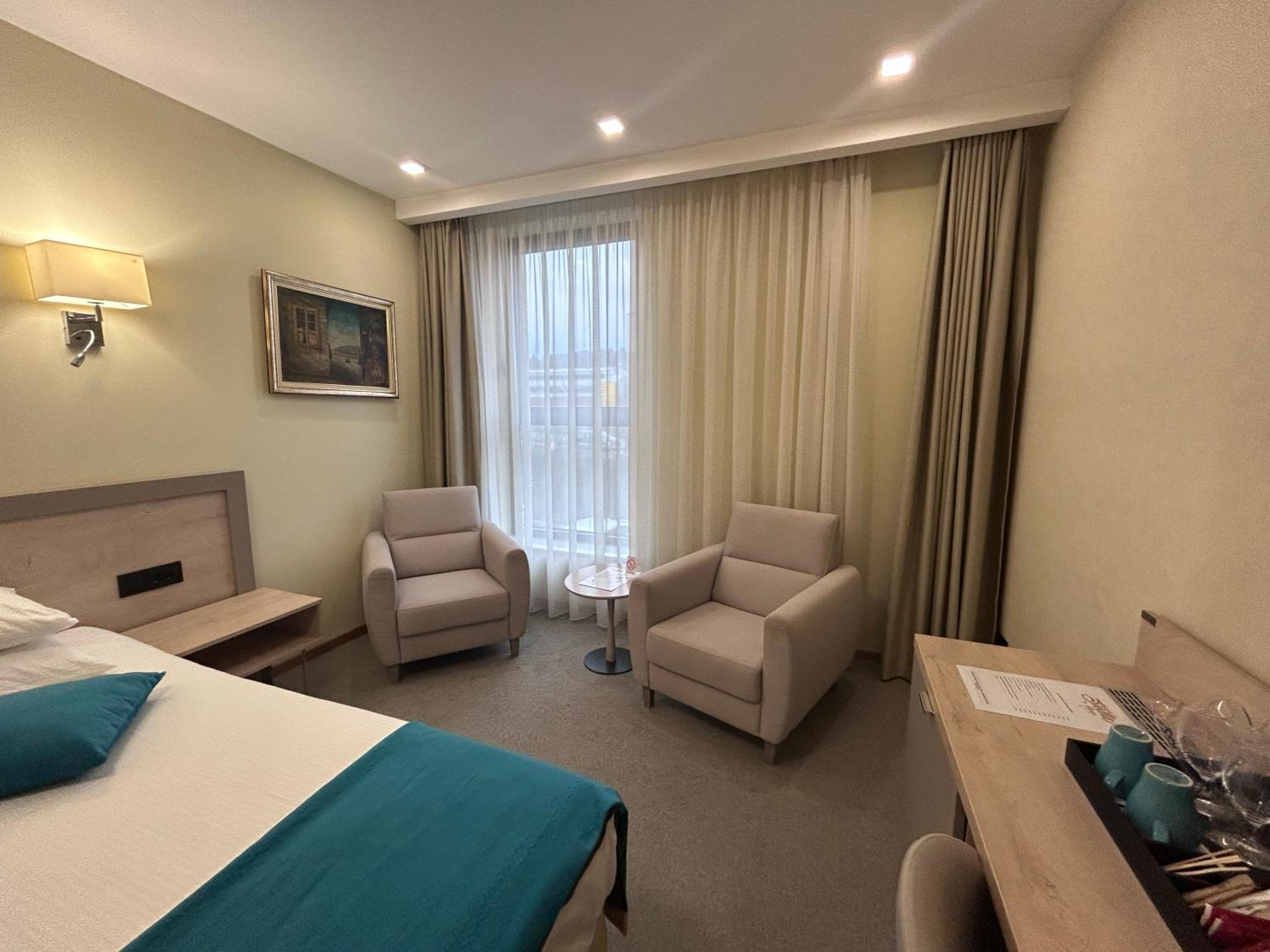 Deluxe Double or Twin Room - Photo 5