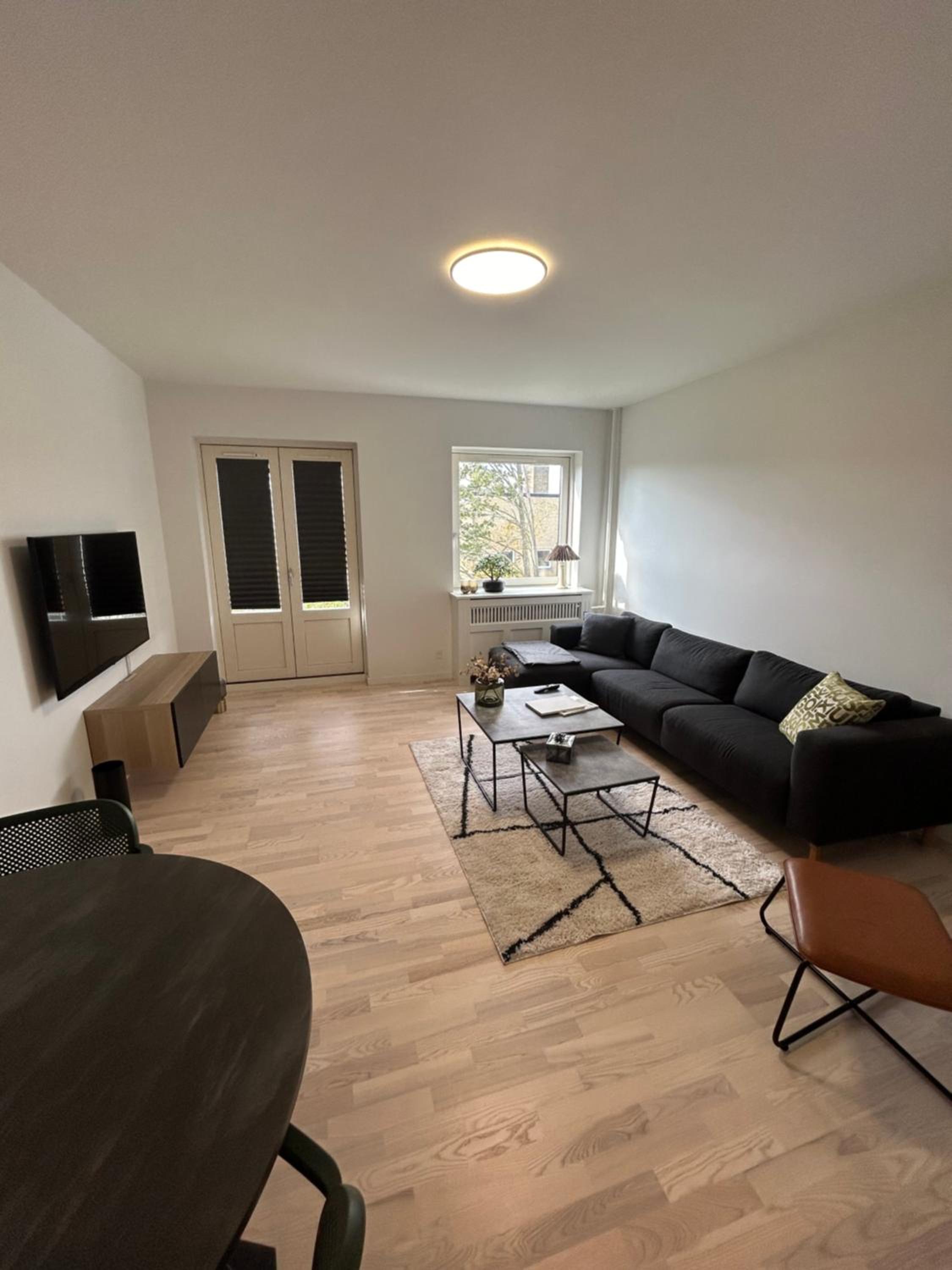One-Bedroom Apartment photo 1