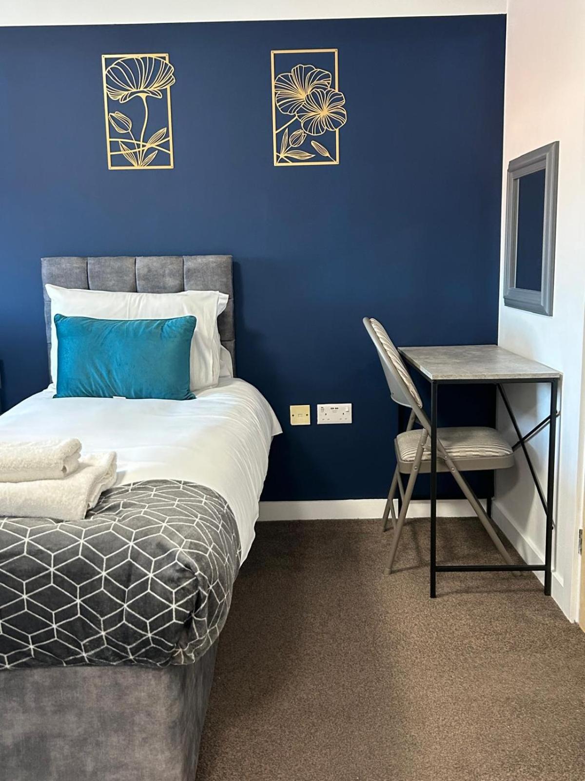 Stylish 2-bed, 2-bath Lejlighed Med Balkon, Billede 35