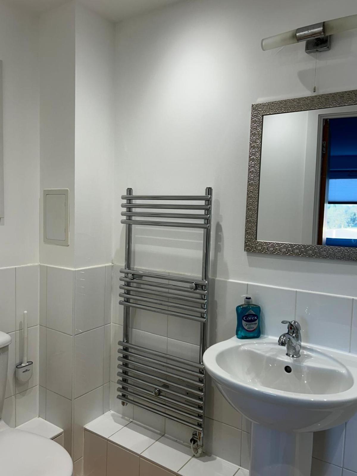 Stylish 2-bed, 2-bath Lejlighed Med Balkon, Billede 24