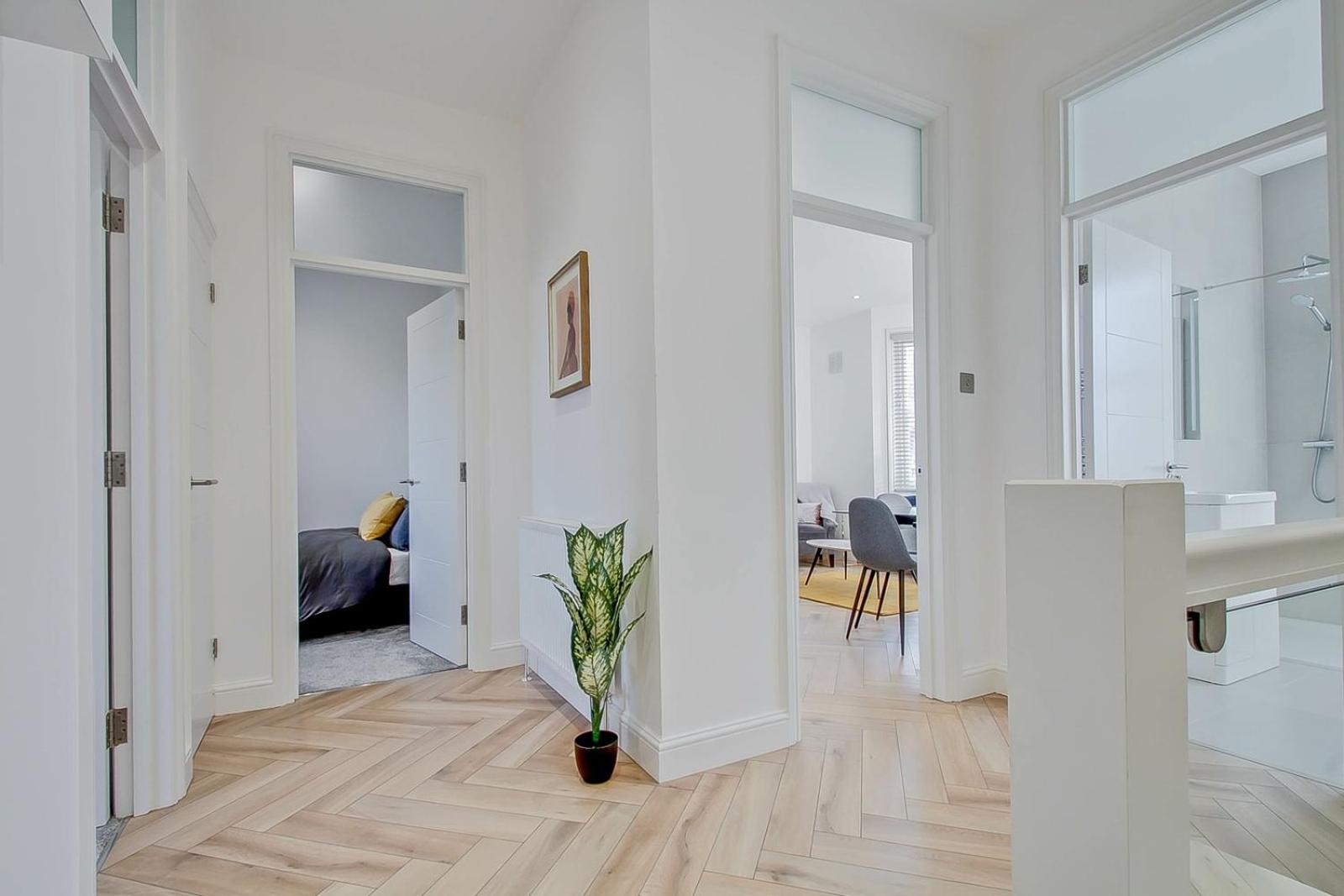 Deluxe Two-Bedroom Apartment With Garden View photo 2