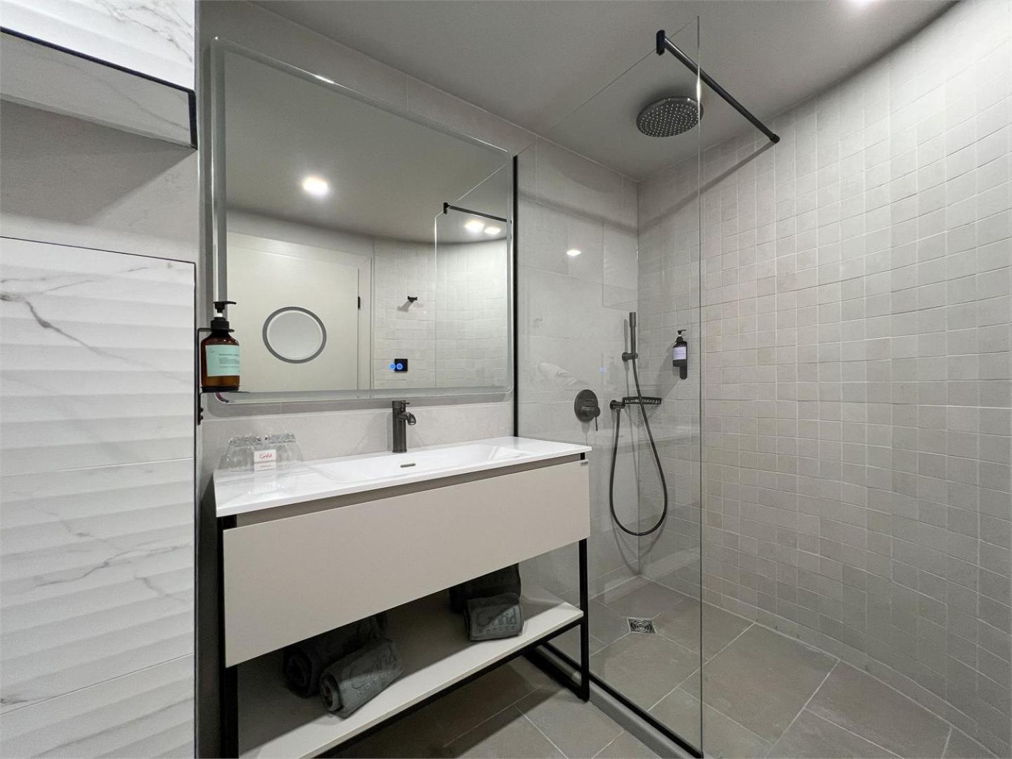 Double Standard Room  with unlimited access to Calma SPA Center photo 3