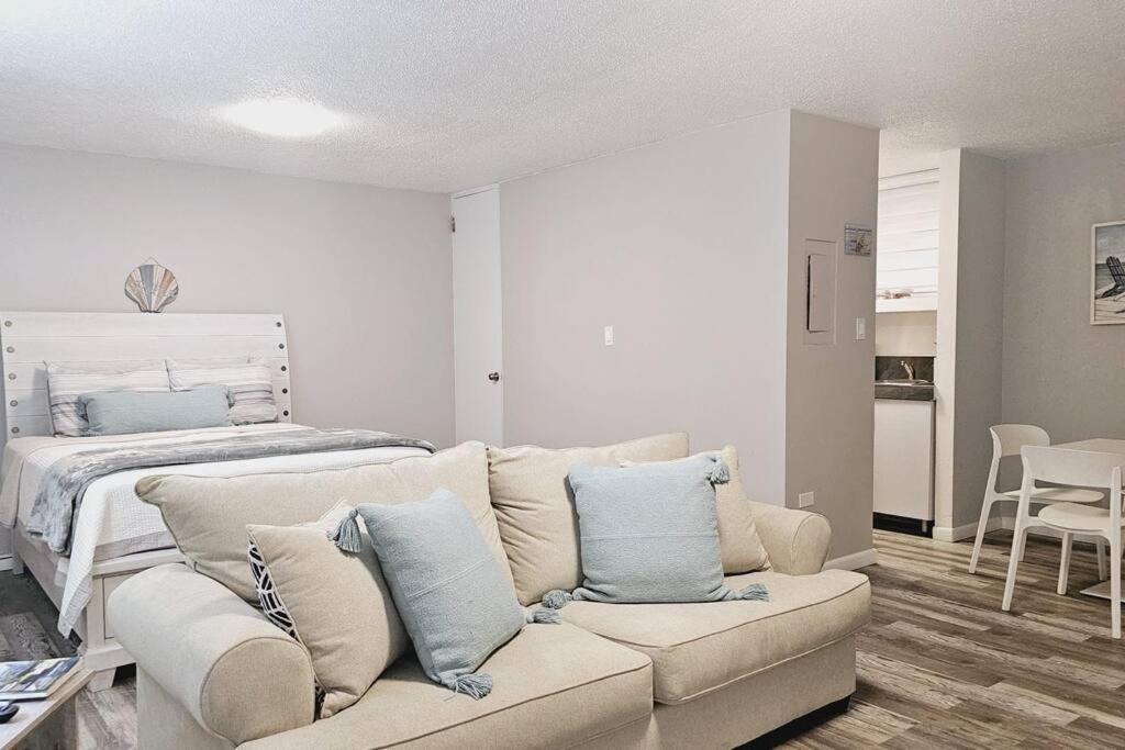 One-Bedroom Apartment photo 1