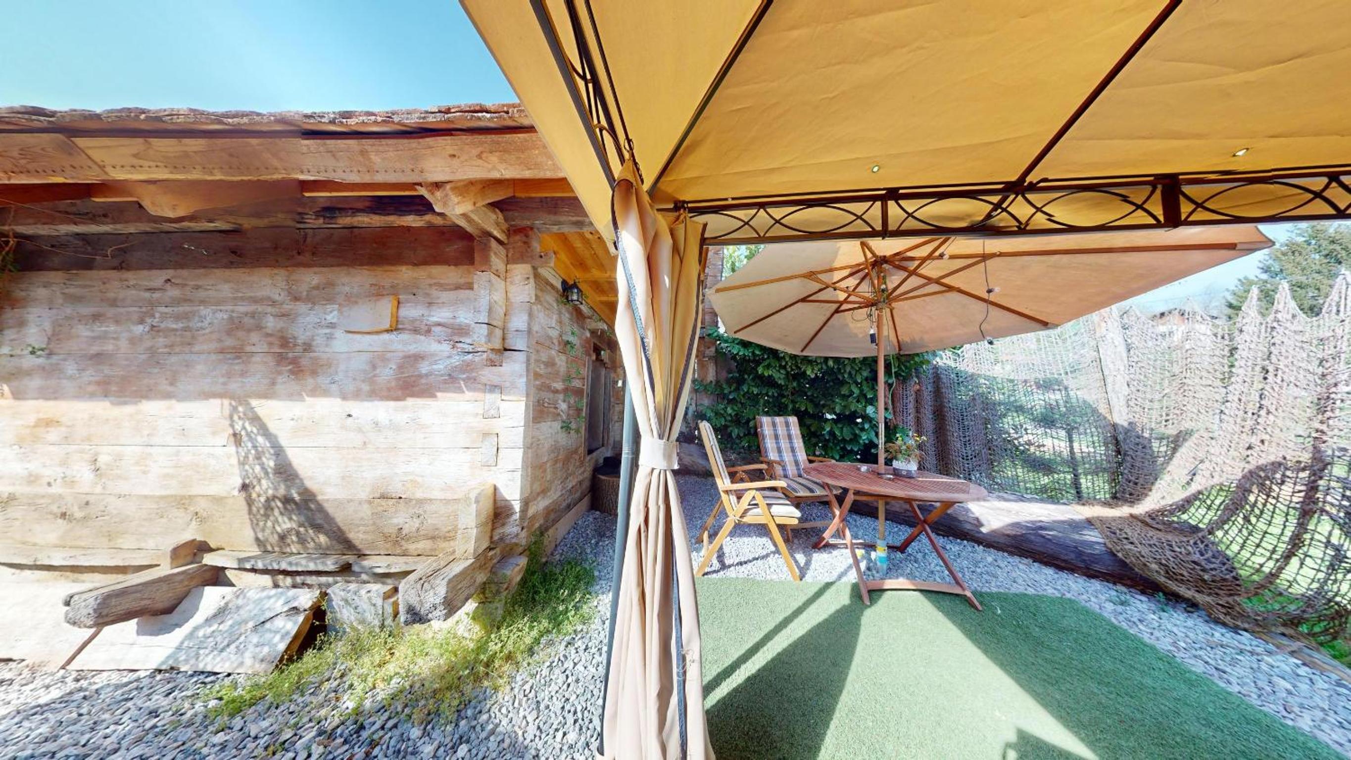 Small Chalet with Terrace and Hot Tub