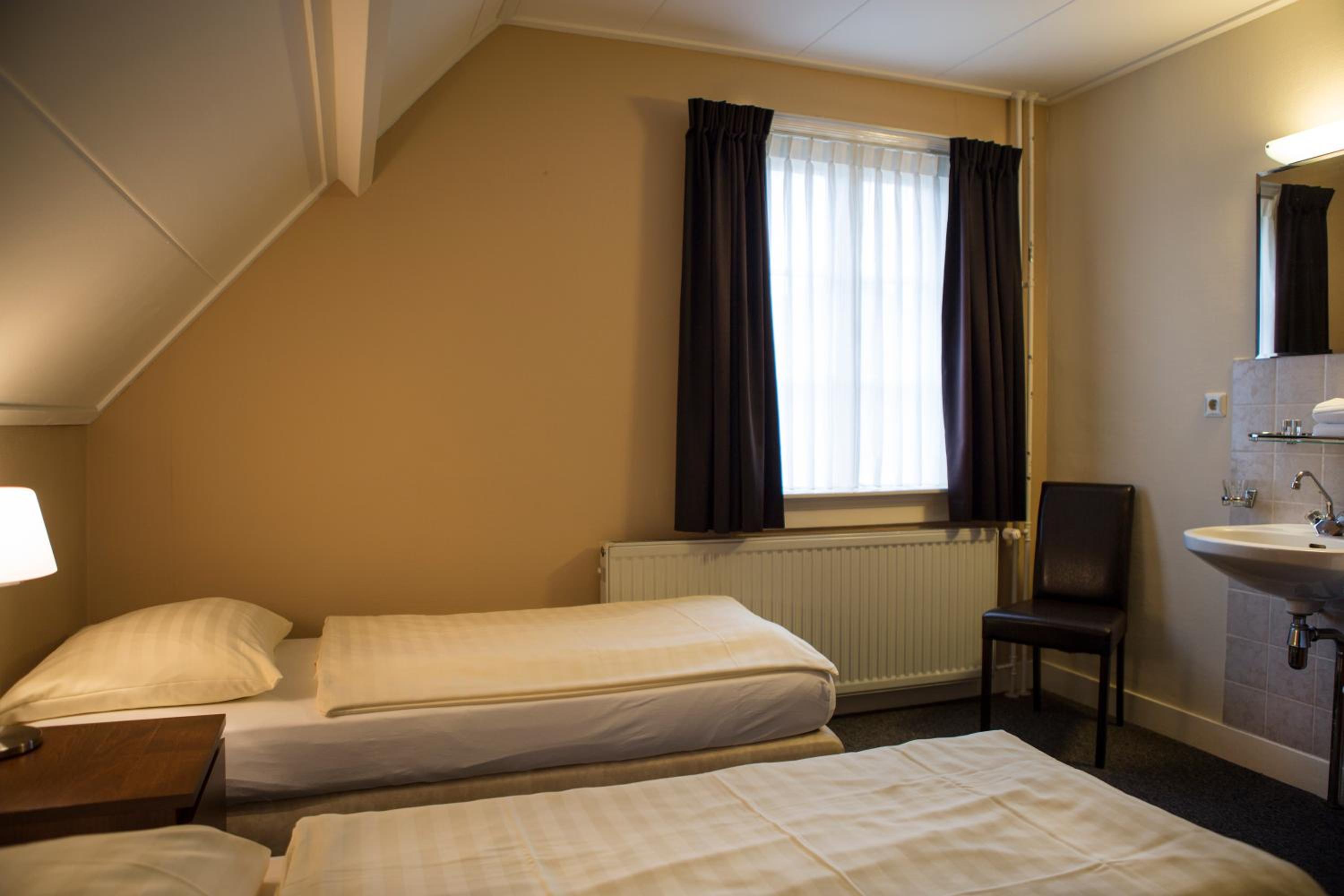 Budget Twin Room with 2 beds and Shared Bathroom photo 1