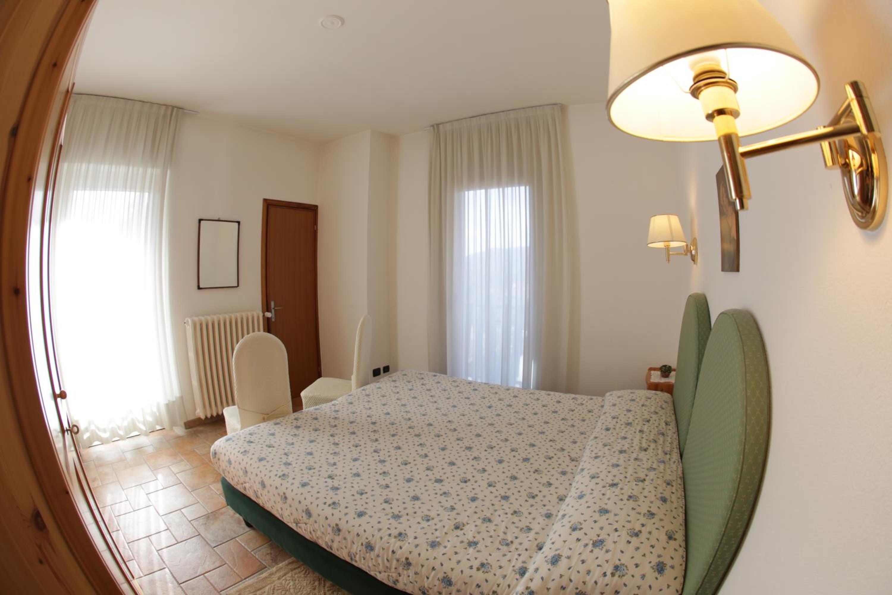 Standard Double or Twin Room - Photo 6