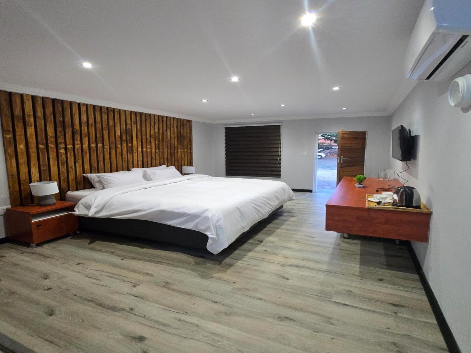 Standard King Room photo 2