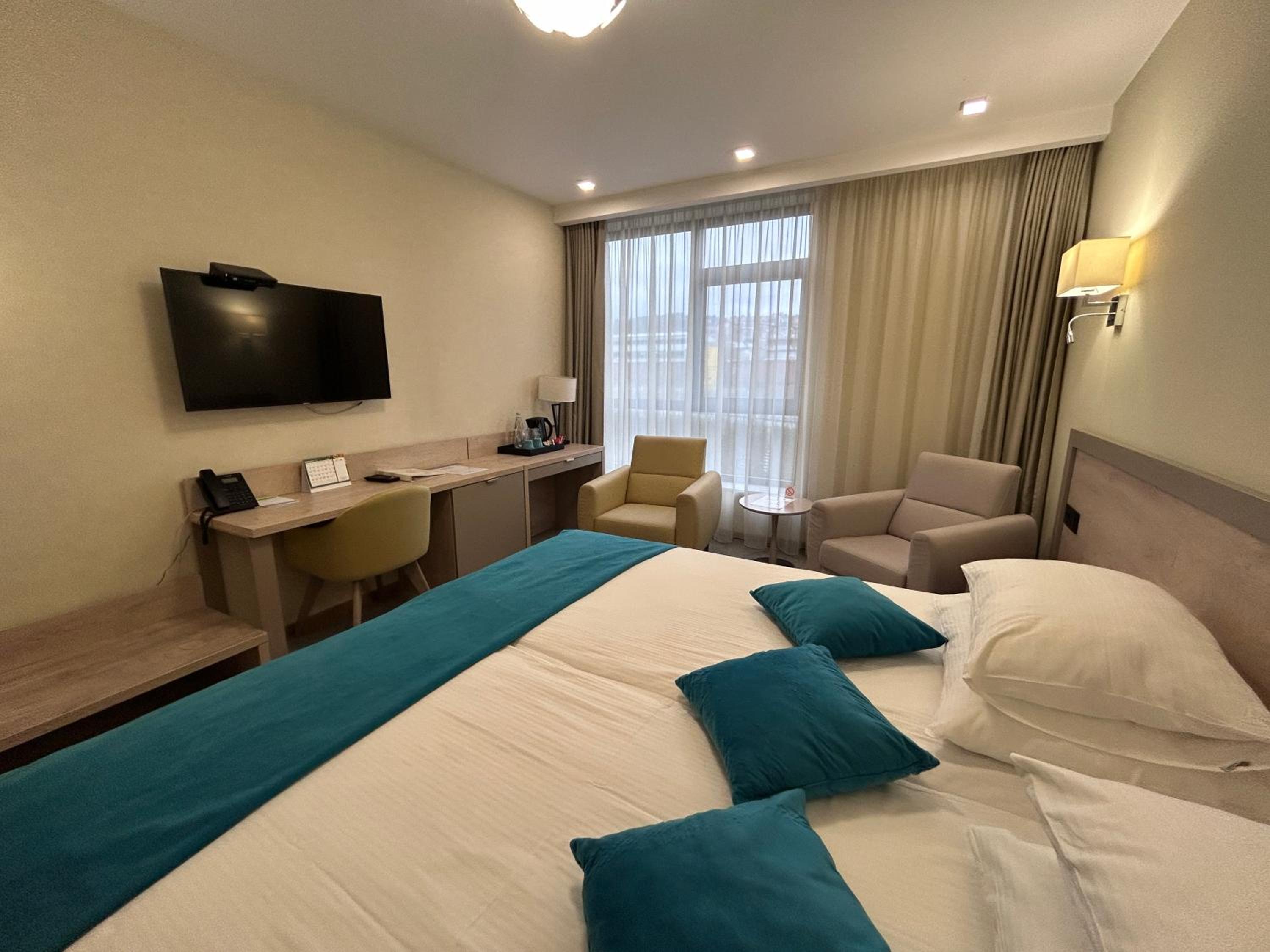 Deluxe Double or Twin Room - Photo 5