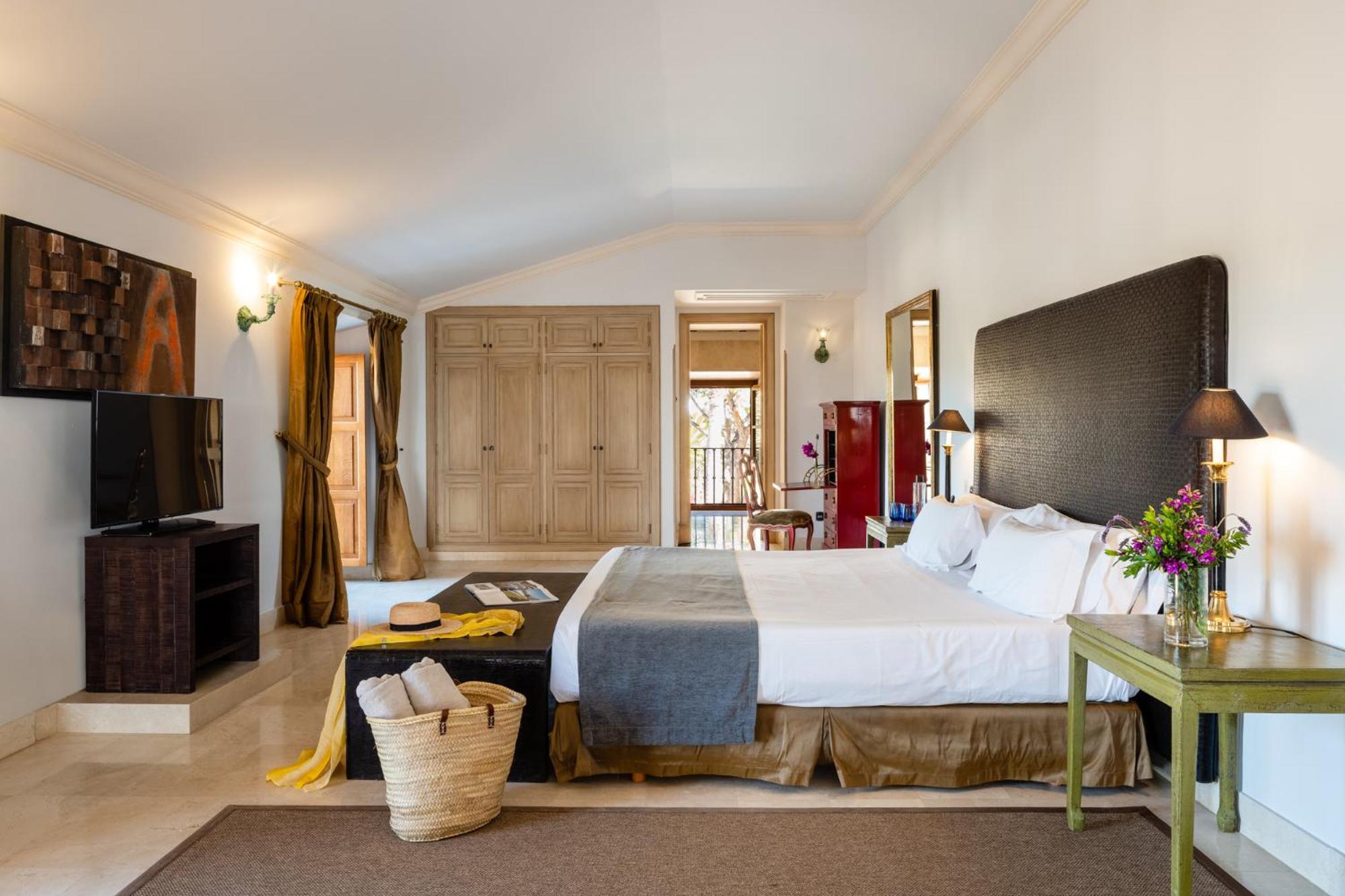 Deluxe Junior Suite - Photo 1