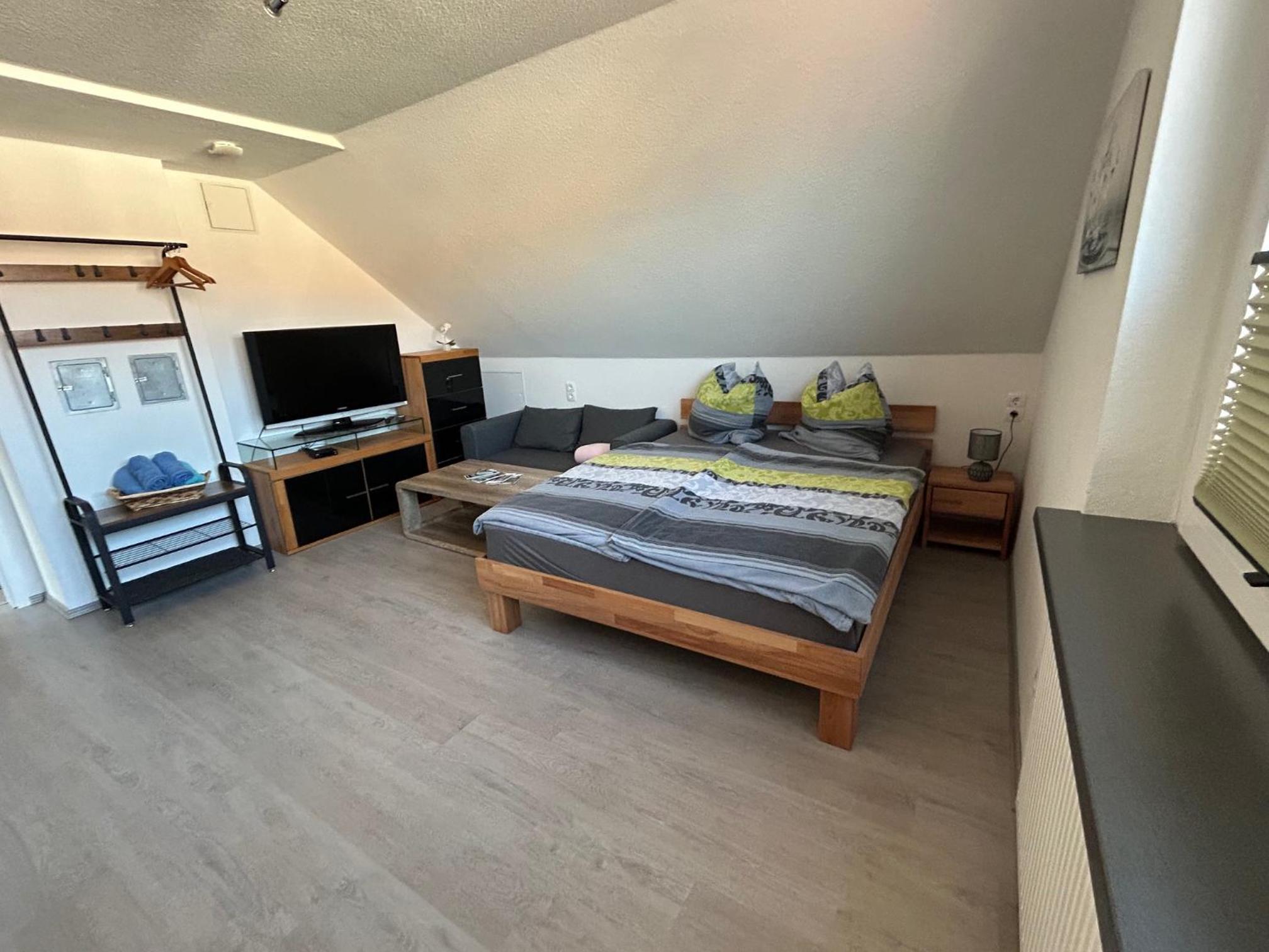 One-Bedroom Apartment photo 1