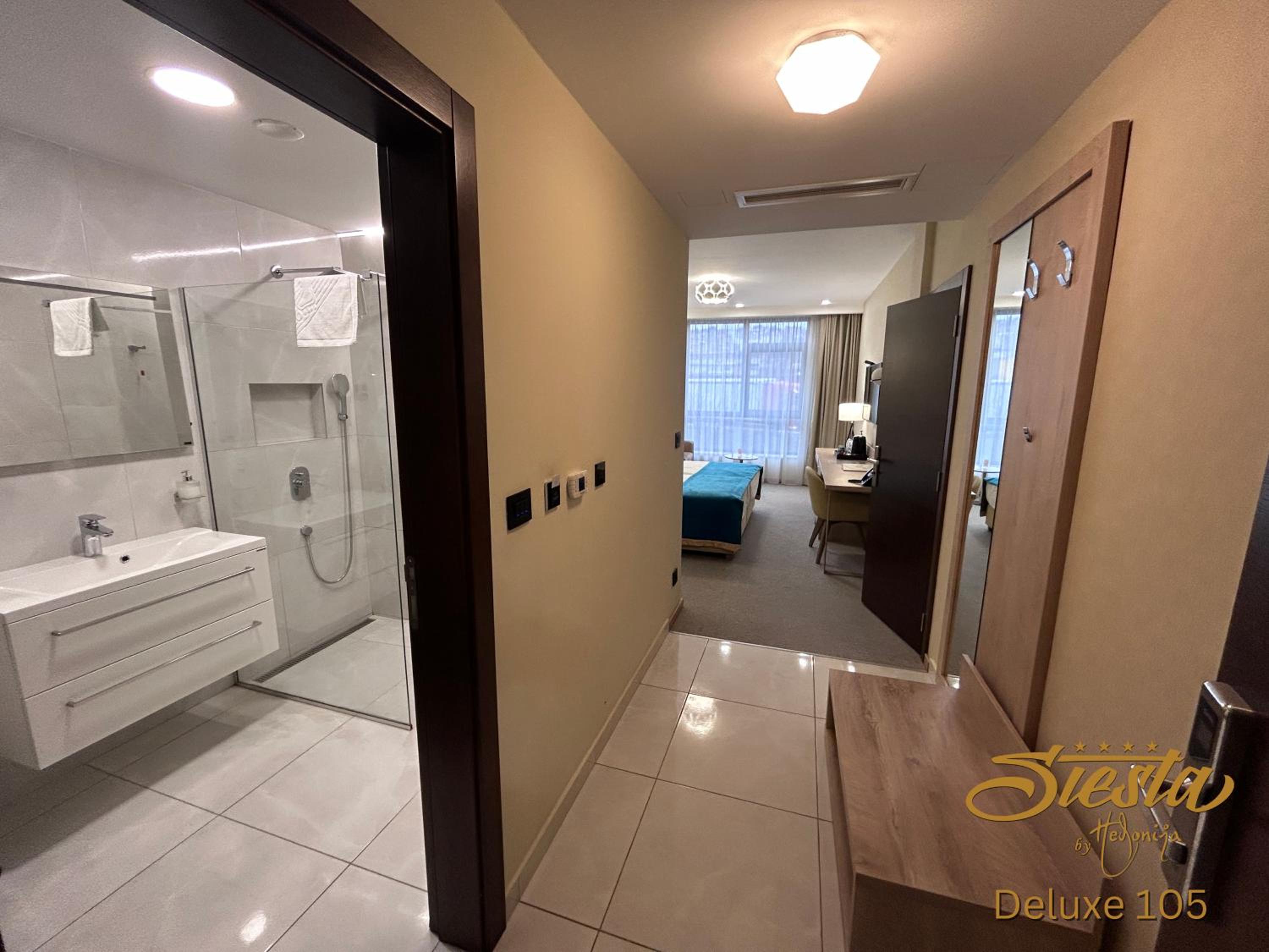 Deluxe Triple Room photo 2