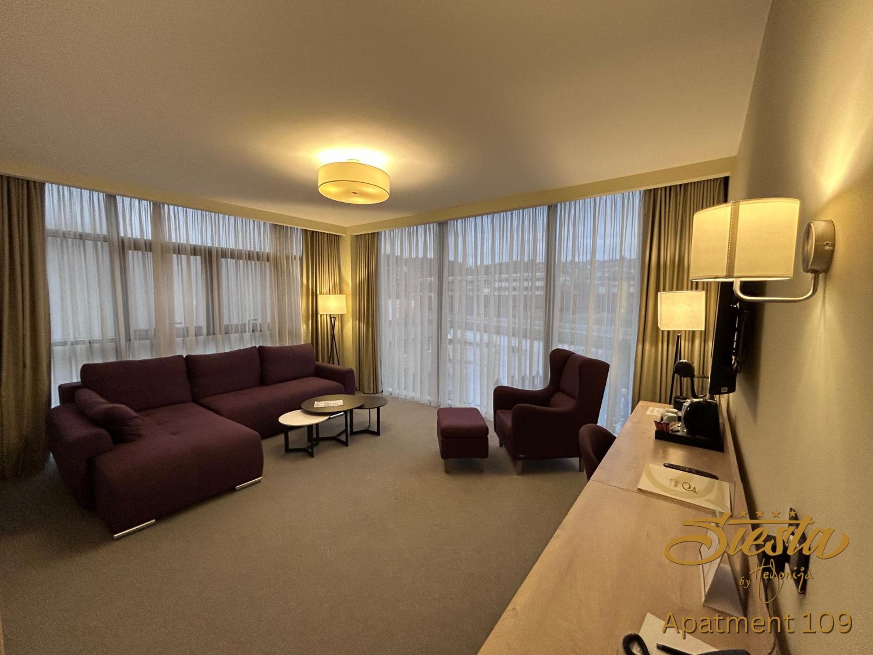 One-Bedroom Apartment - Photo 1