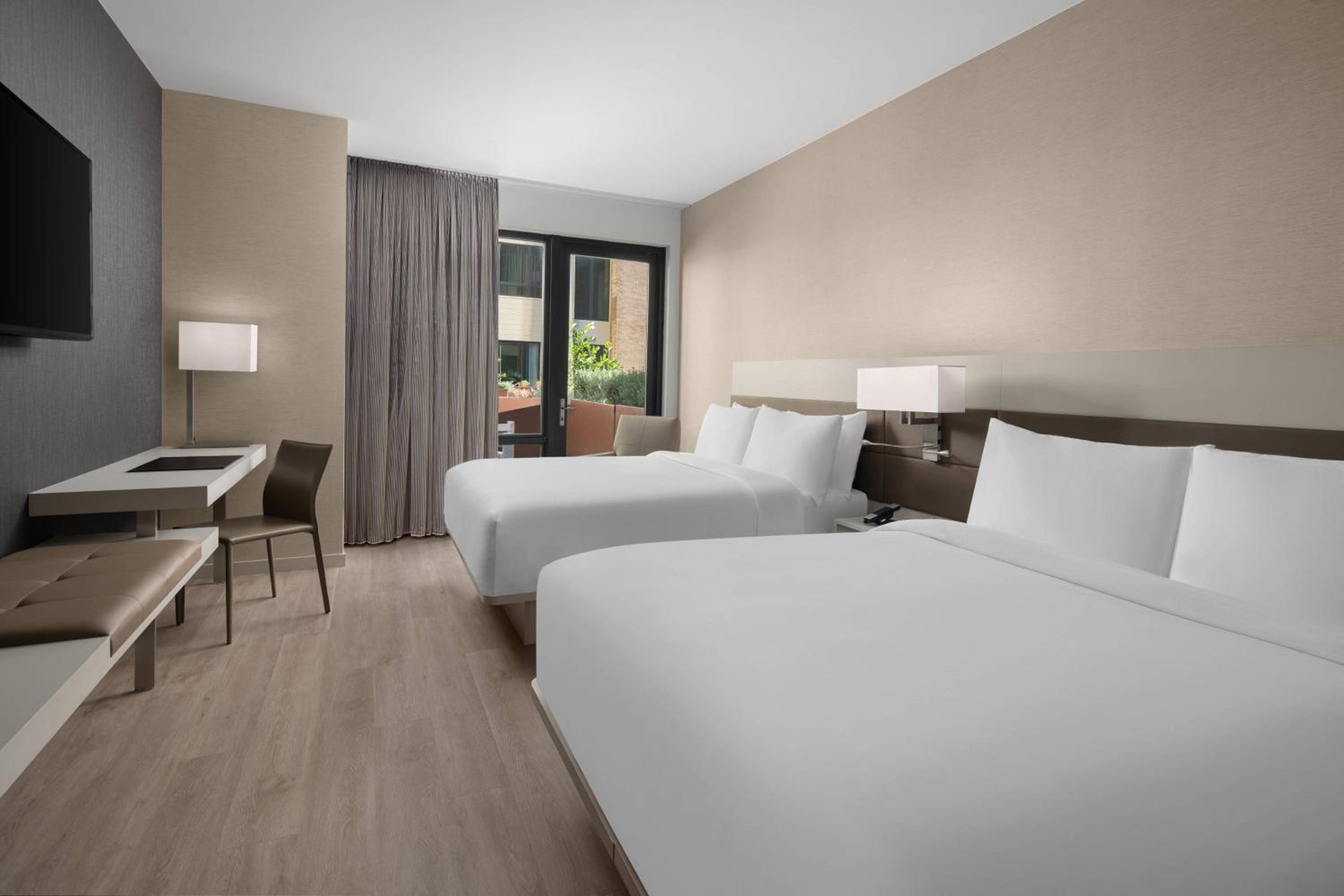 Queen Room with Two Queen Beds and Bathtub - Mobility Access/Hearing Accessible