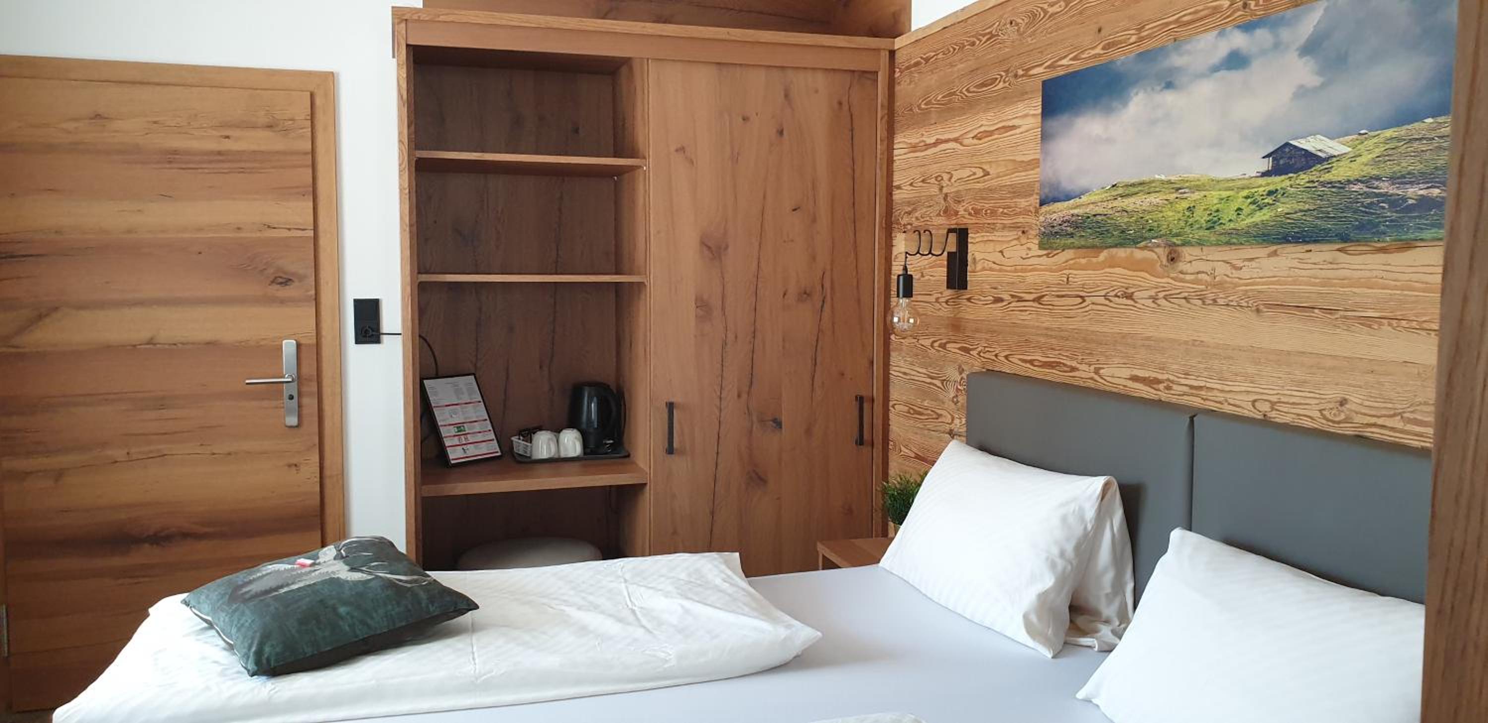 Deluxe Double Room with Shower photo 2