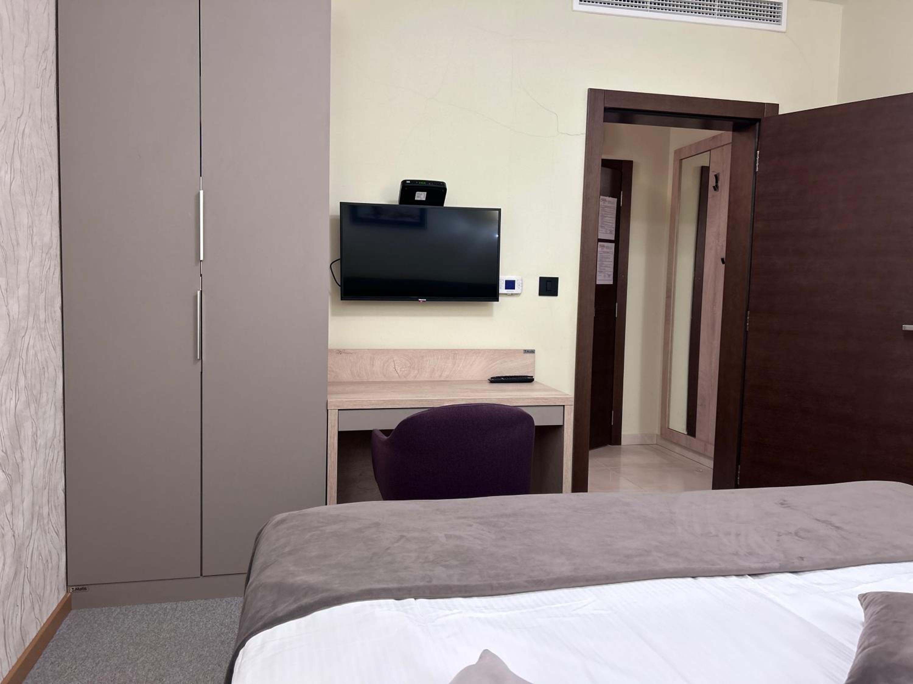 One-Bedroom Apartment - Photo 9