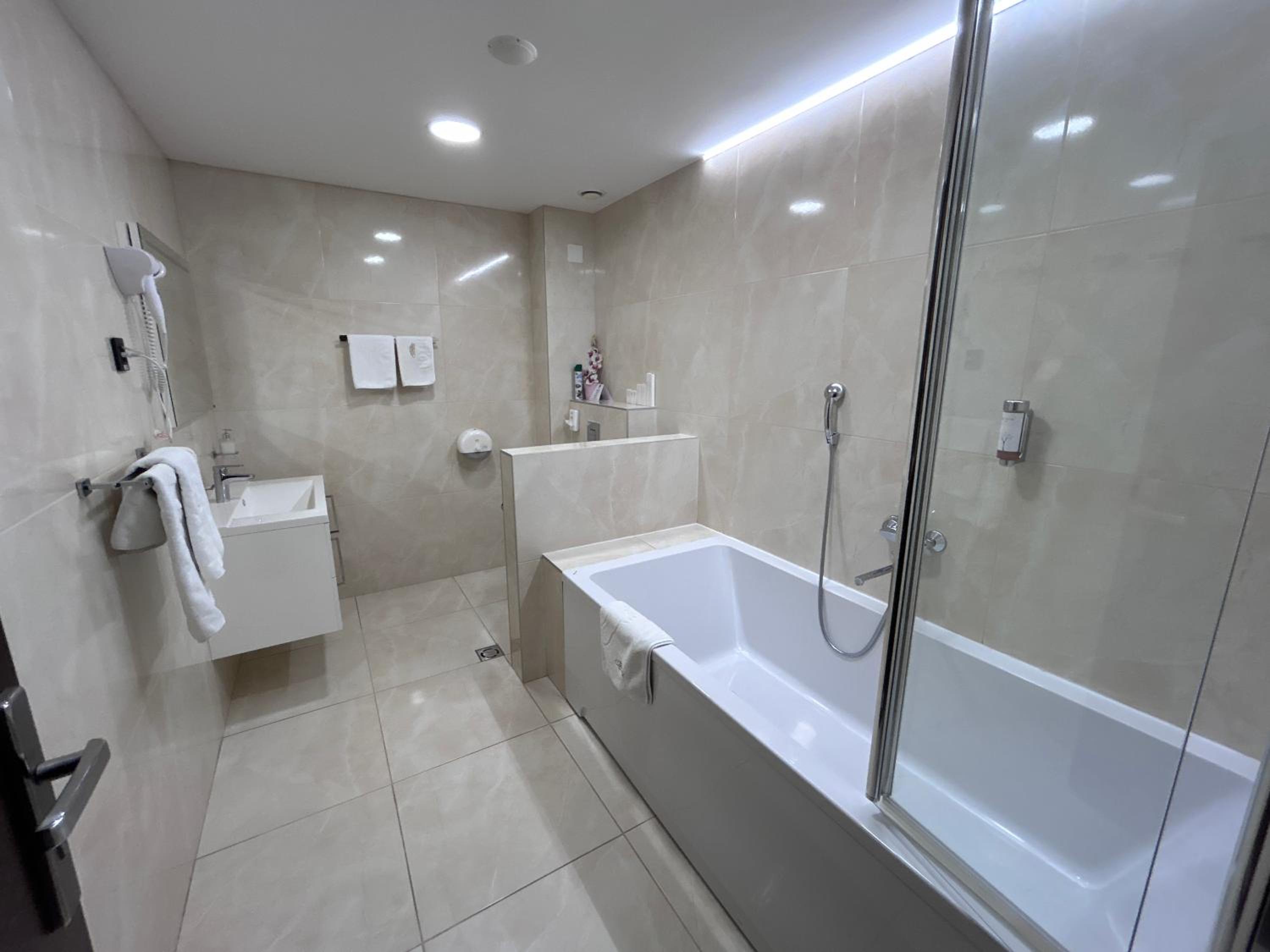 One-Bedroom Apartment - Photo 12