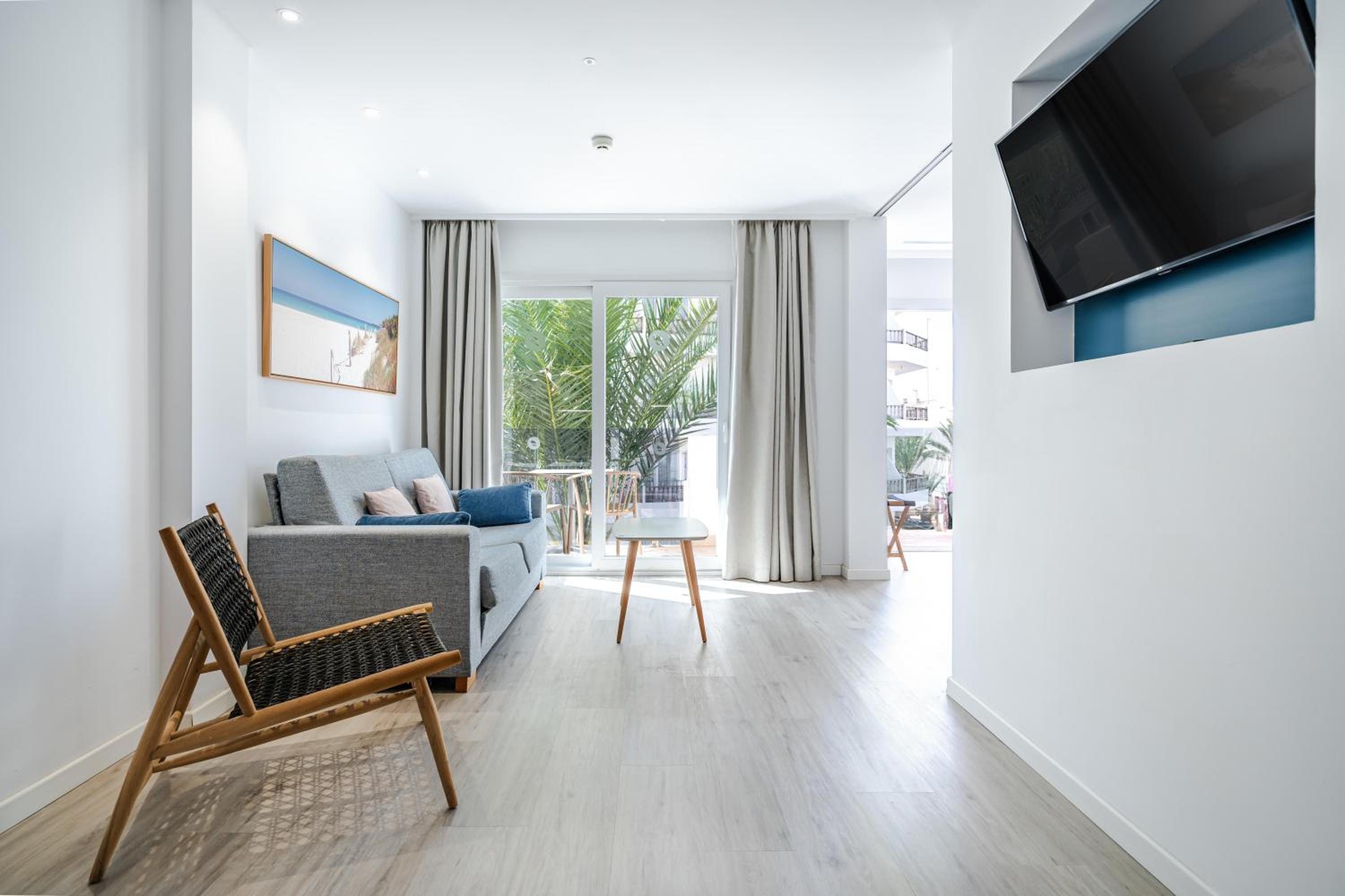 Apartment (3 Adults + 1 Child)