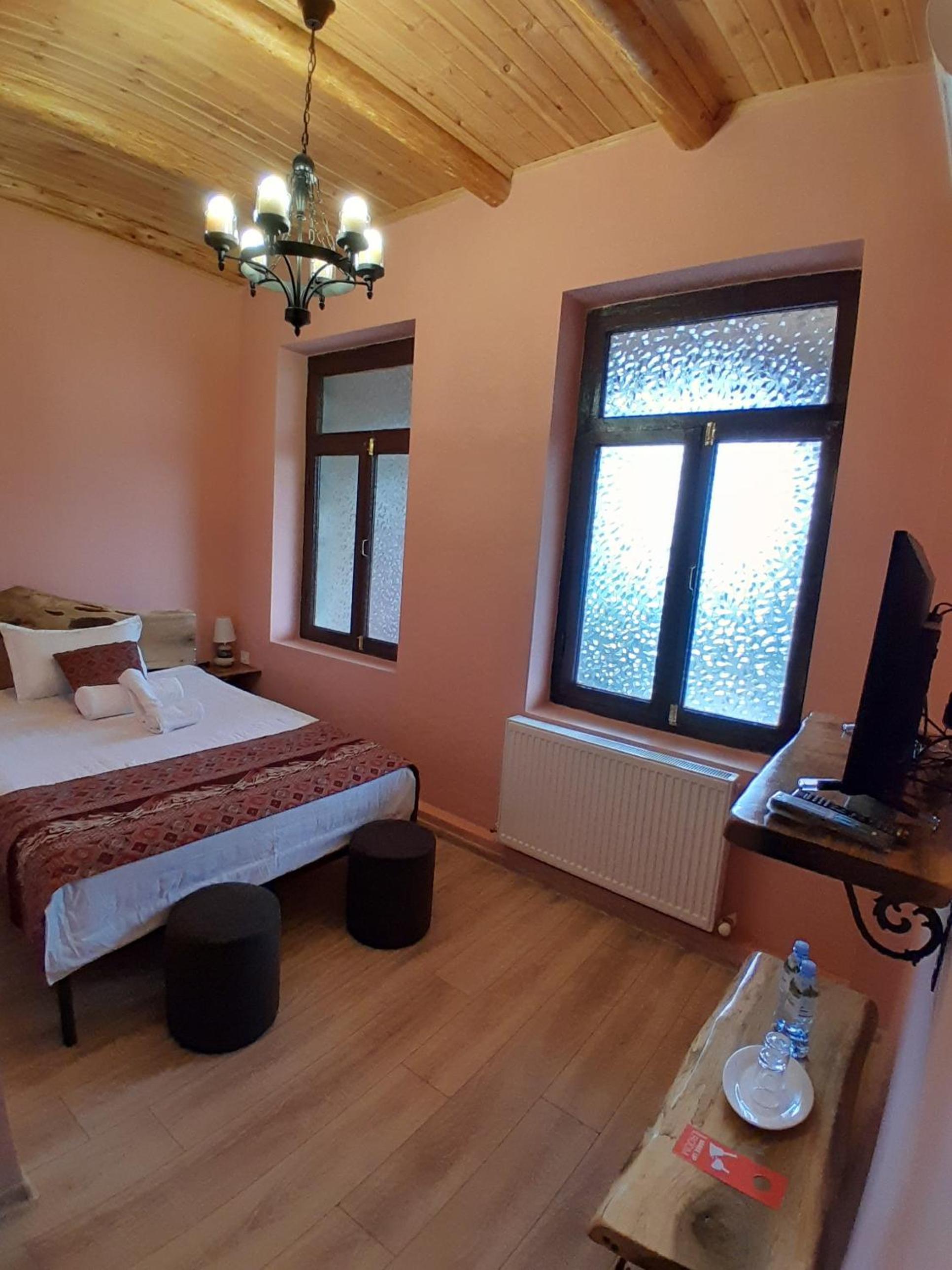 Standard King Room photo 3