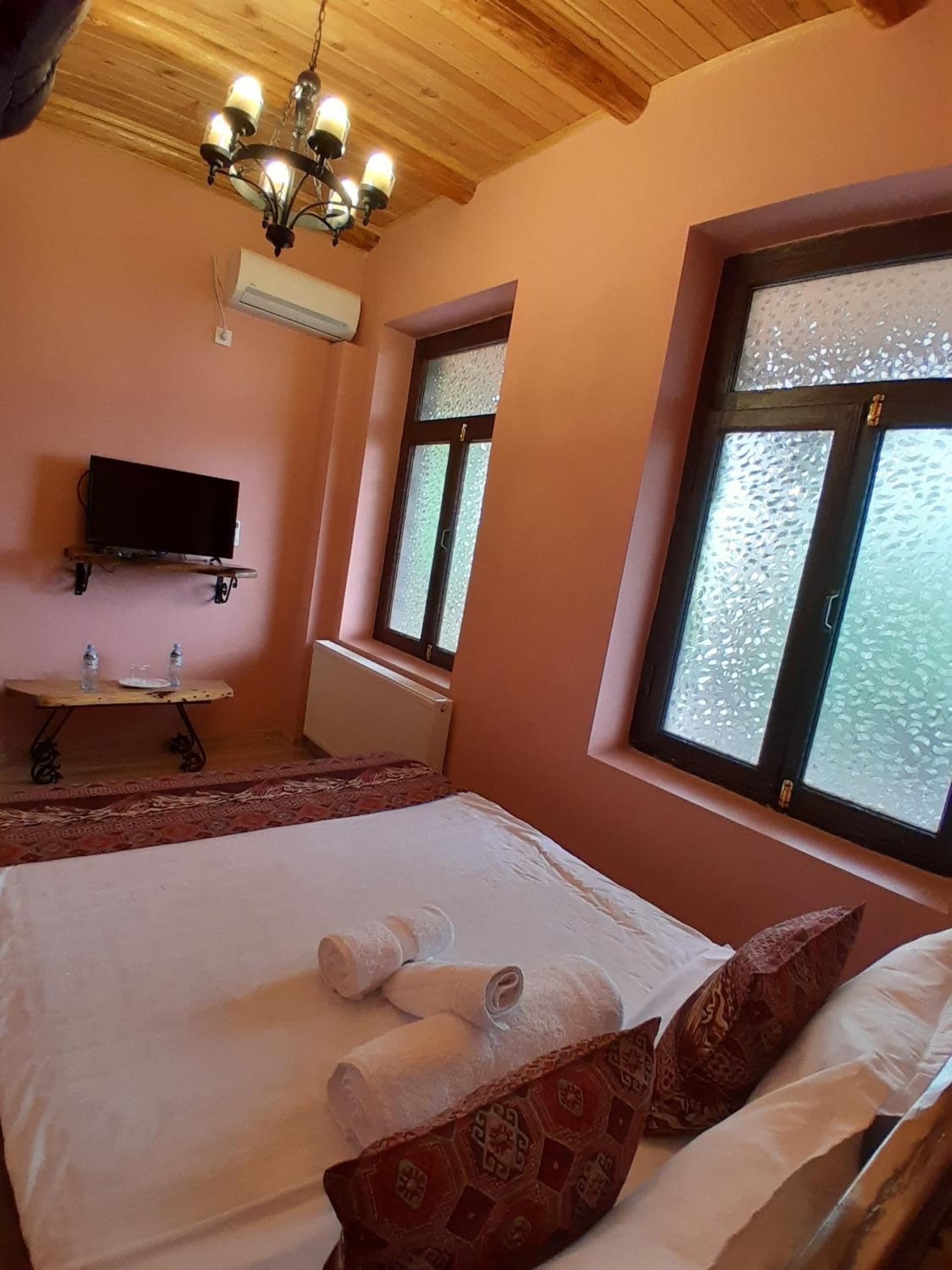 Standard King Room photo 2