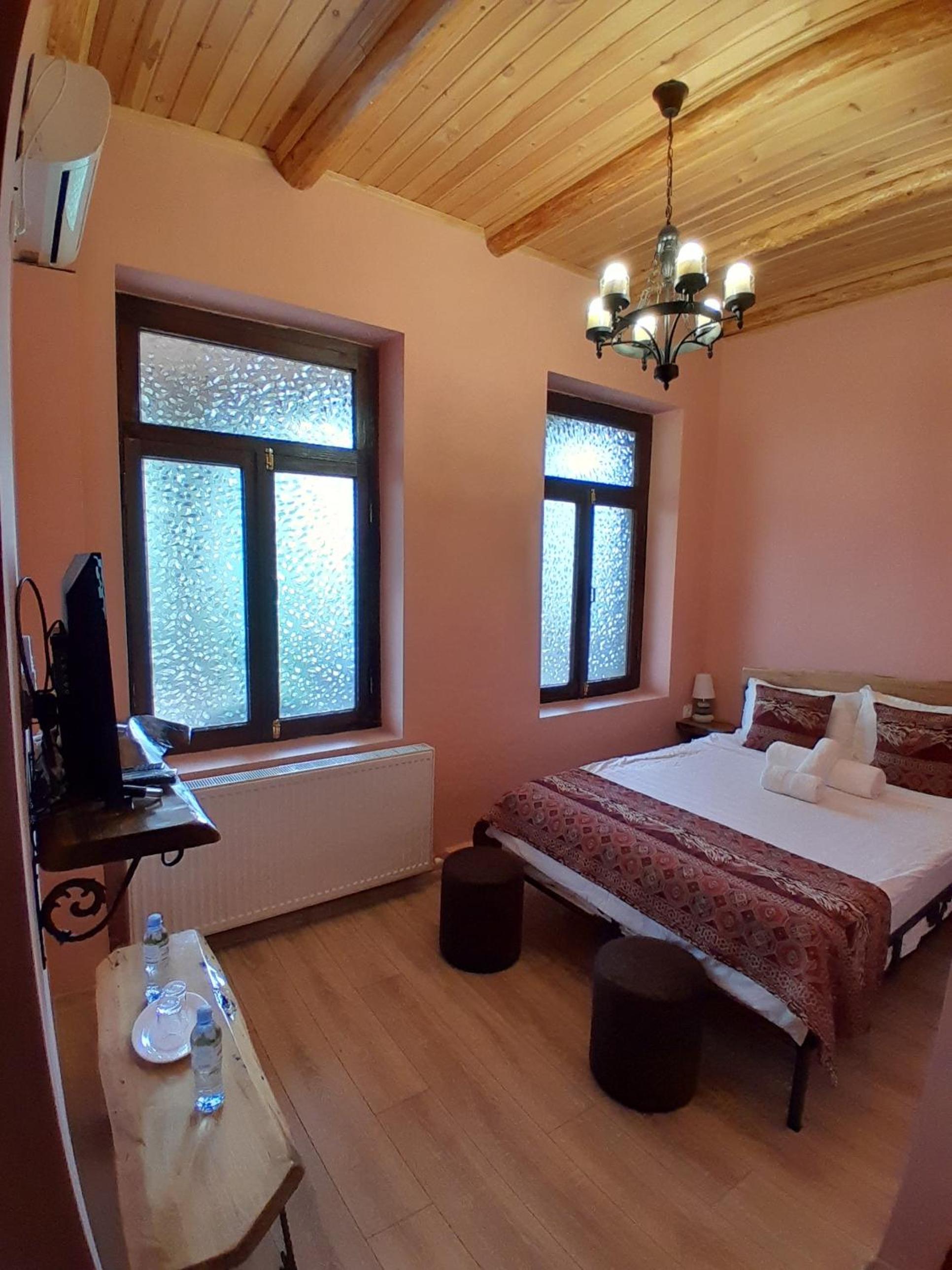 Standard King Room photo 1