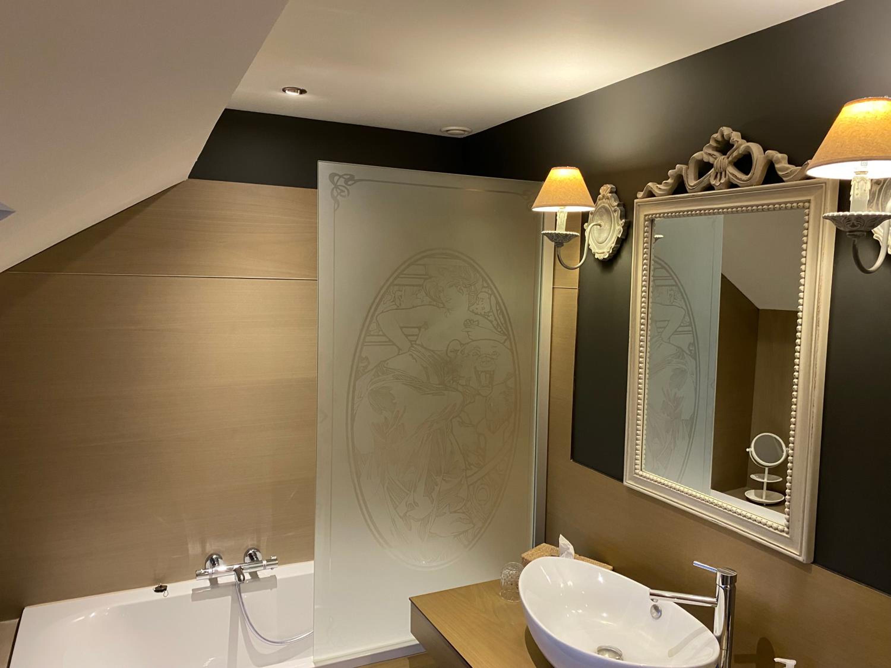 Deluxe Suite - Photo 13