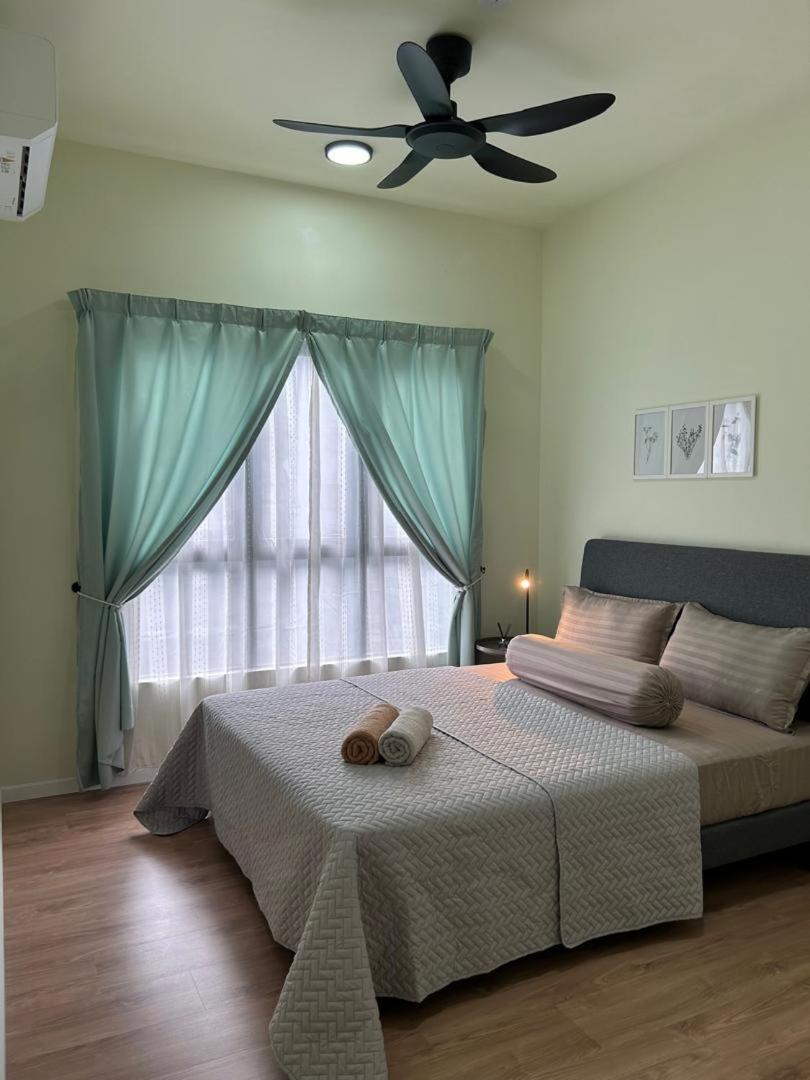 Three-Bedroom Apartment With Balcony photo 1