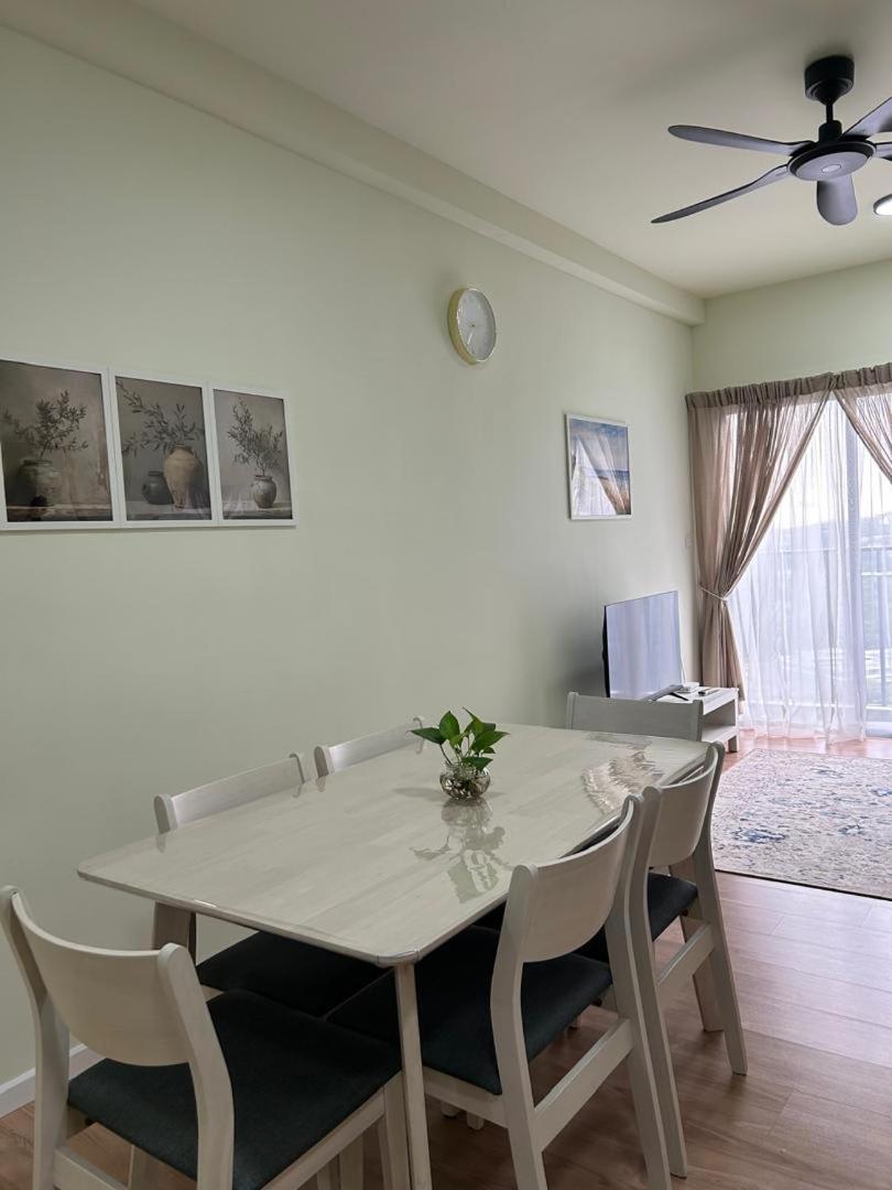 Three-Bedroom Apartment With Balcony photo 3