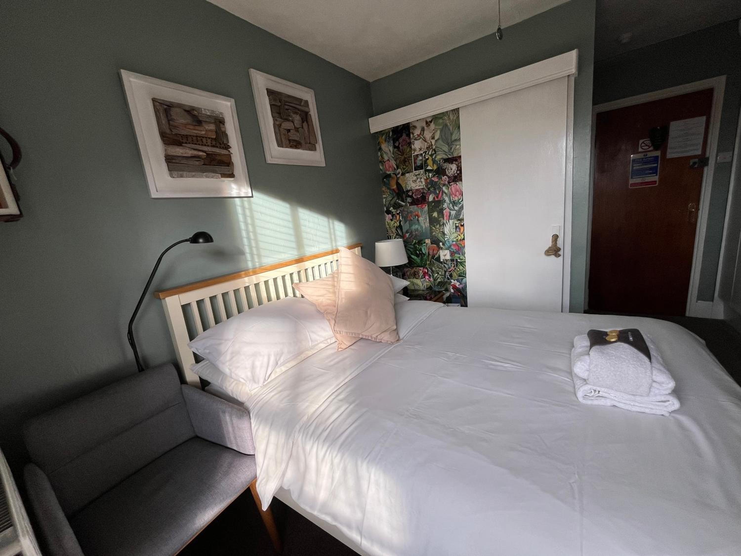 Small Double Room with Shower  photo 3