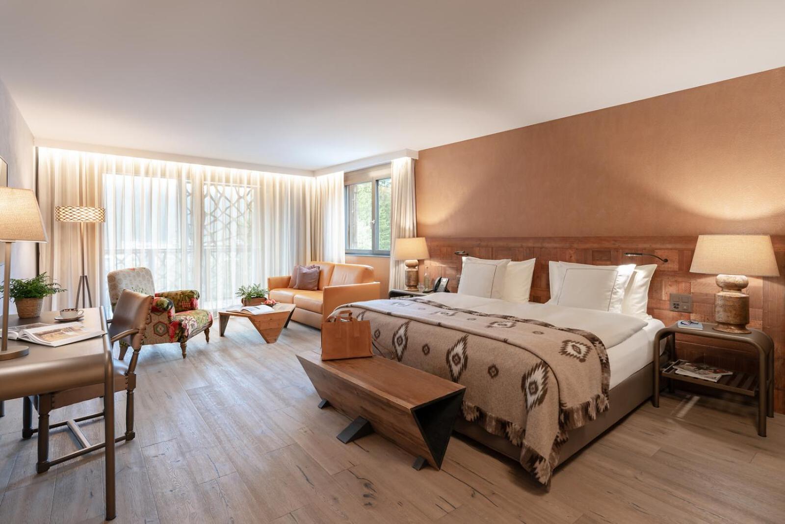 Panorama Junior Suite with Balcony and Lake View photo 3
