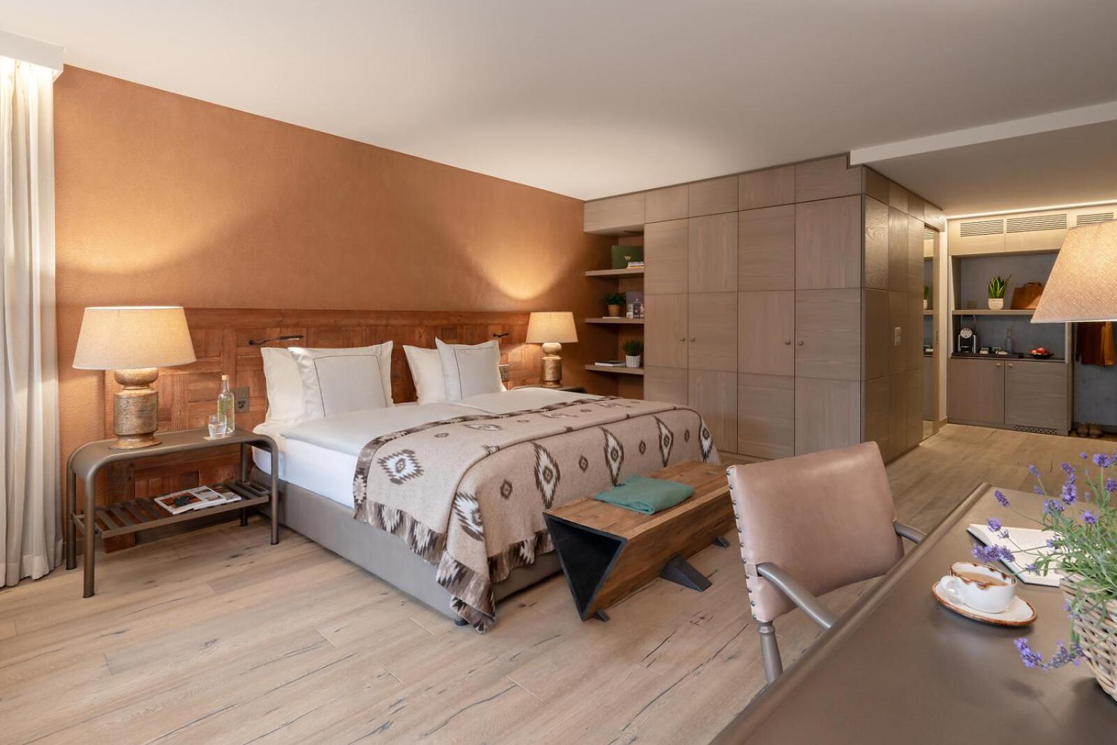 Panorama Junior Suite with Balcony and Lake View photo 1