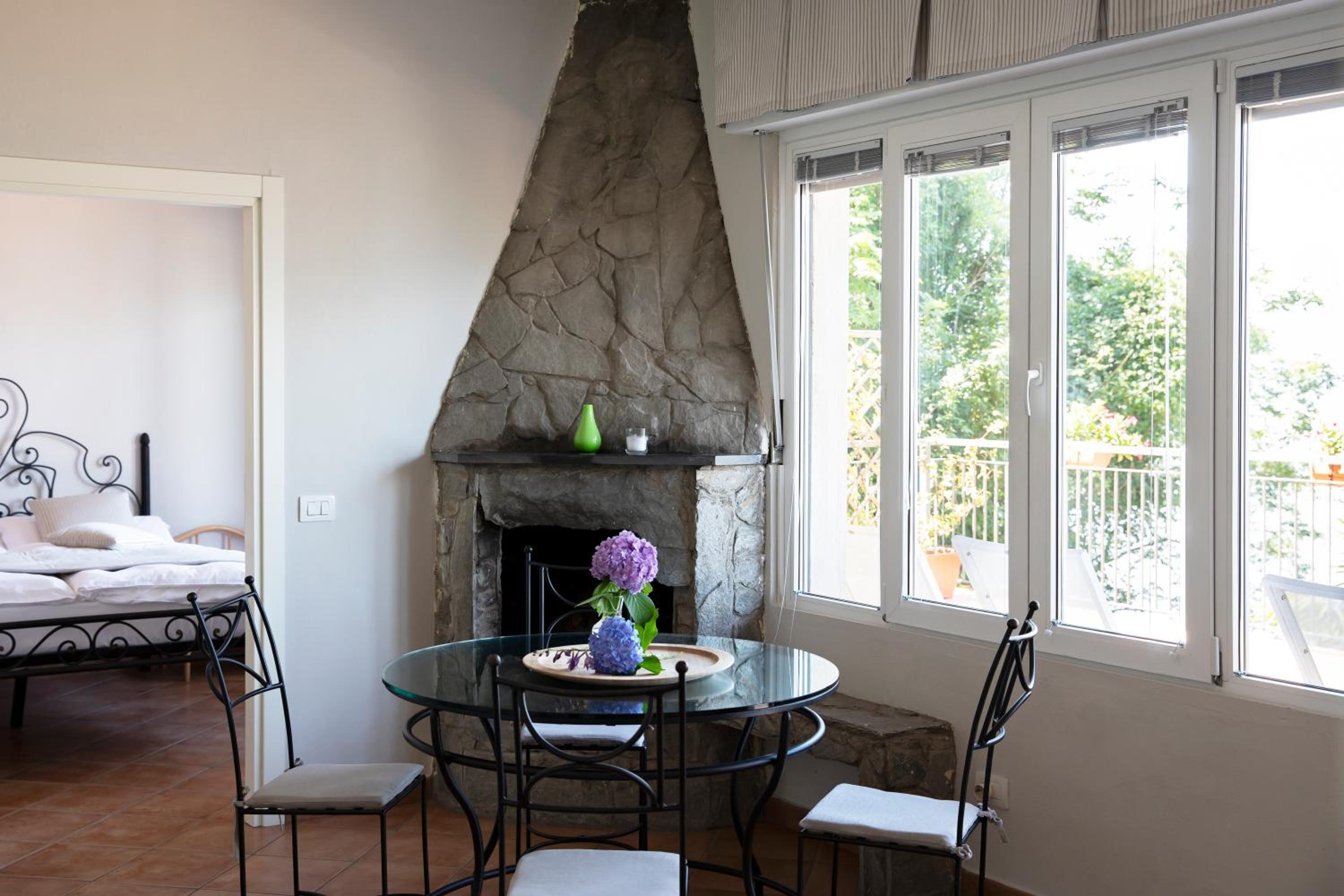 One-Bedroom Apartment with Terrace photo 2