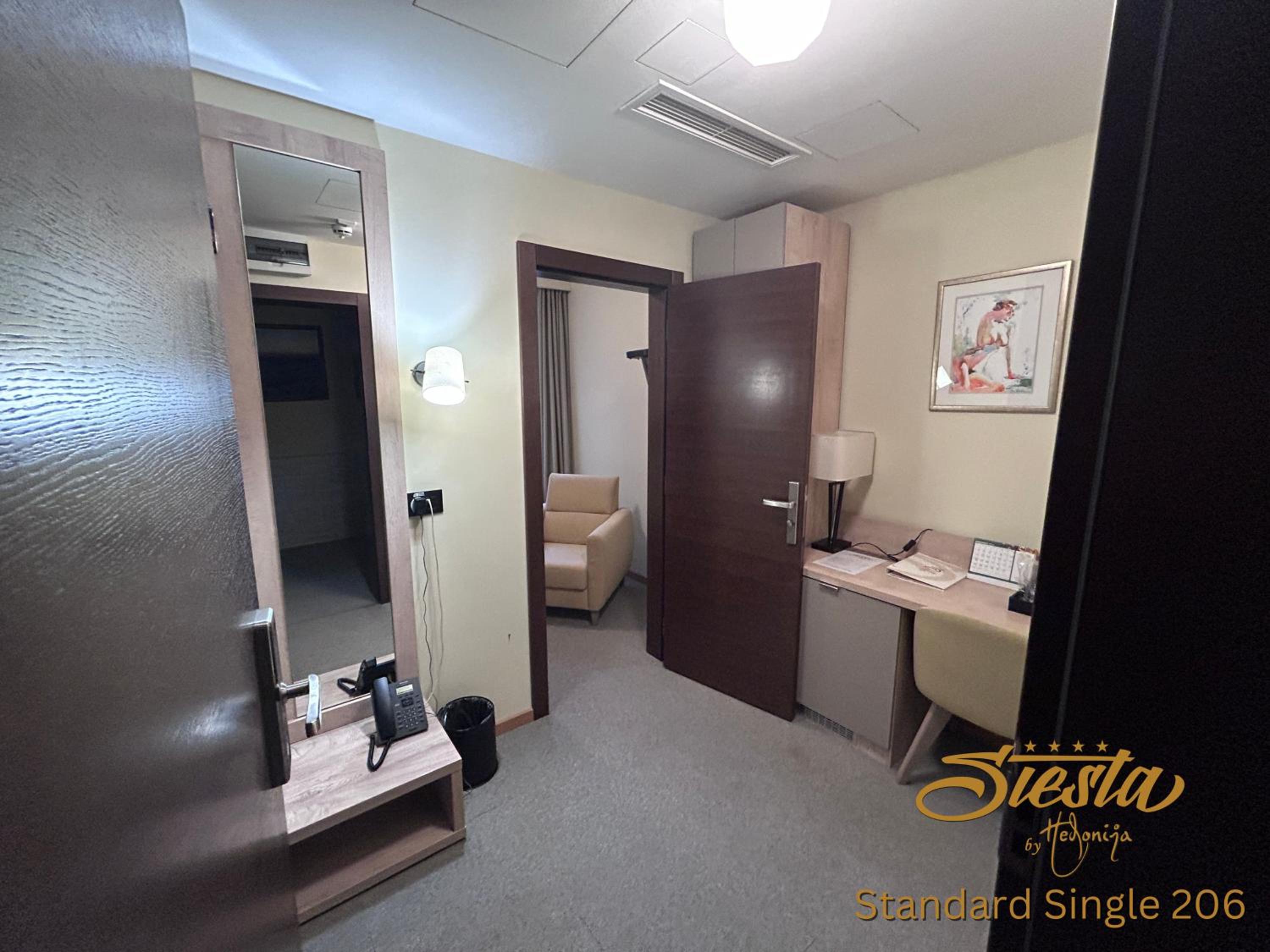 Standard Single Room photo 2