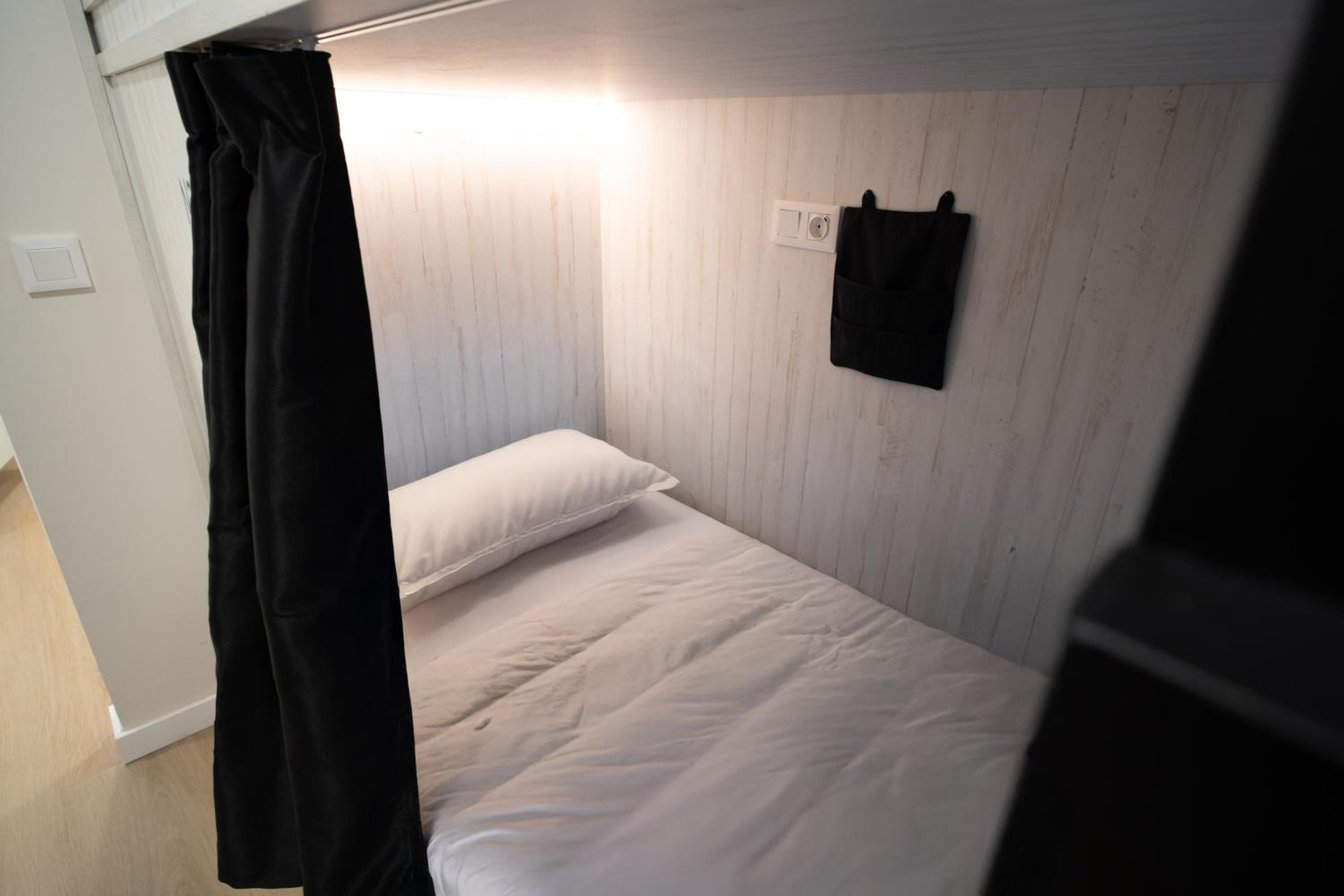 Single Bed in 12-Bed Mixed Dormitory Room photo 2