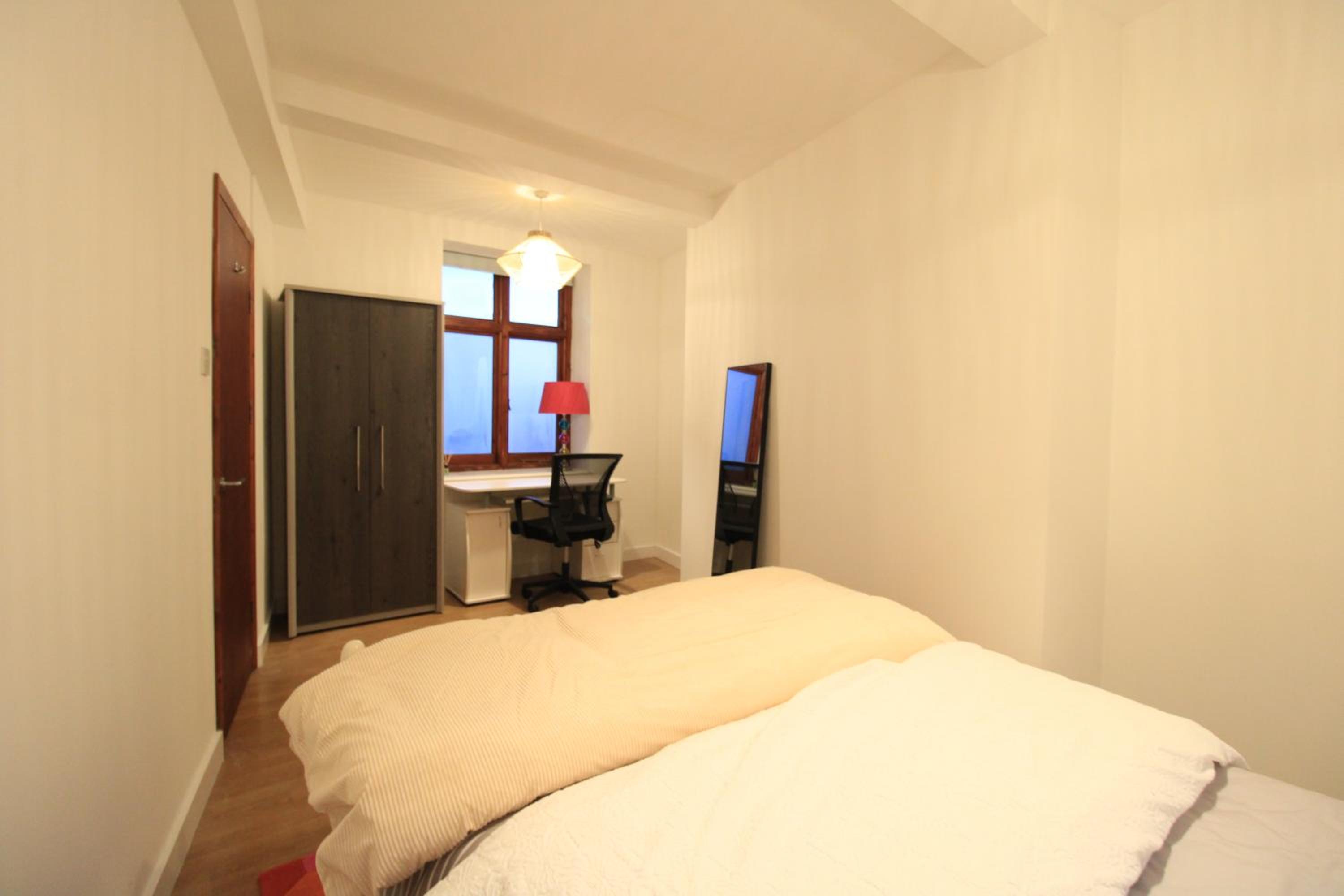 One-Bedroom Apartment photo 1