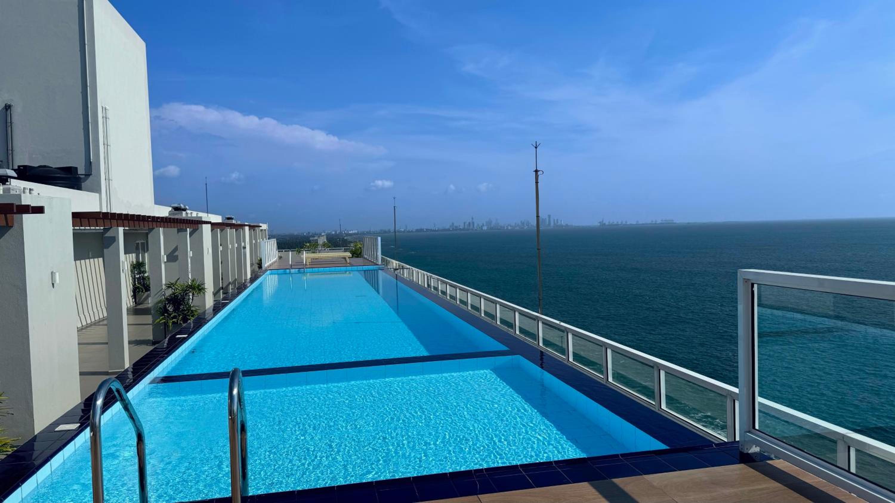 Three-Bedroom Apartment with Sea View photo 2