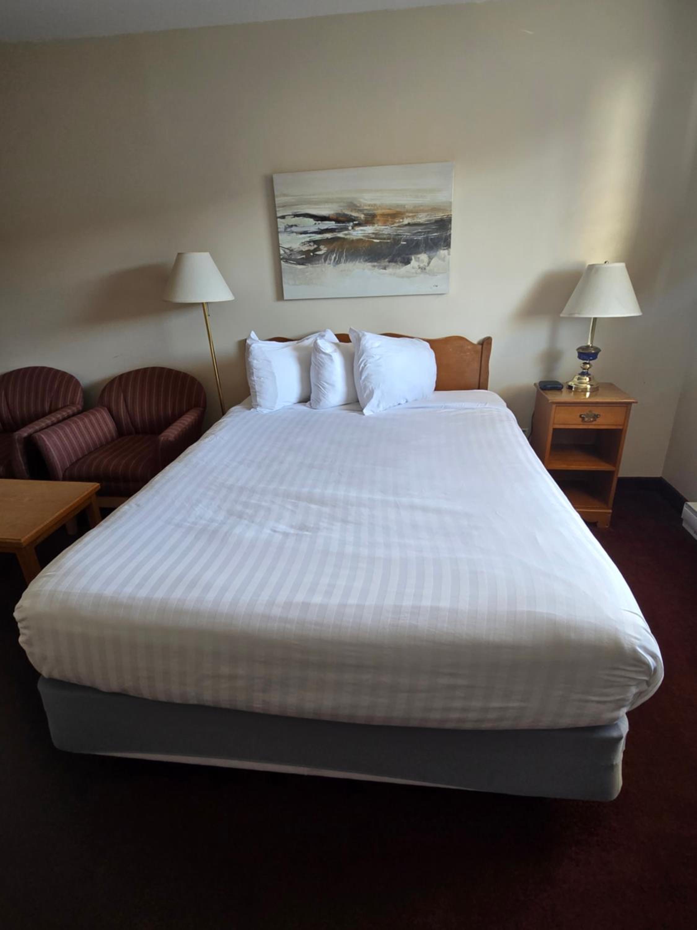 Queen Room with Two Queen Beds - Exterior Access/Non-Smoking photo 2