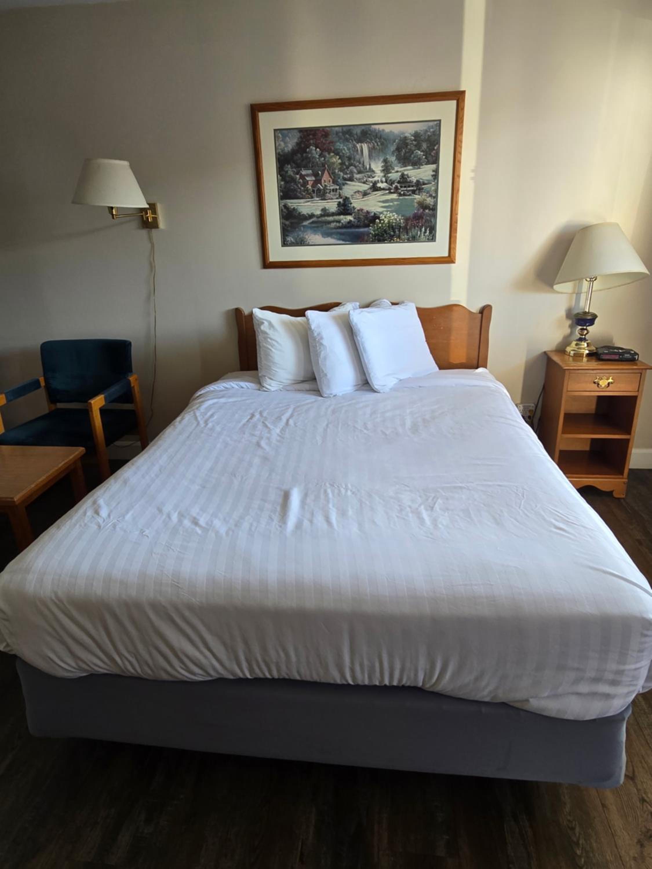 Queen Room - Exterior Access/Non-Smoking photo 2