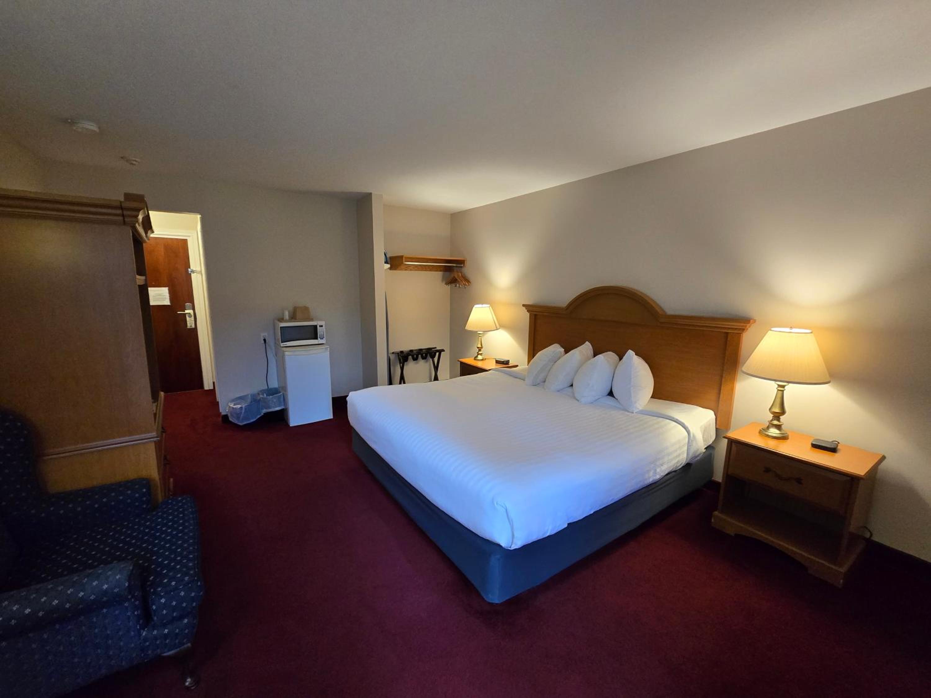 King Room - North Section/Non-Smoking photo 2