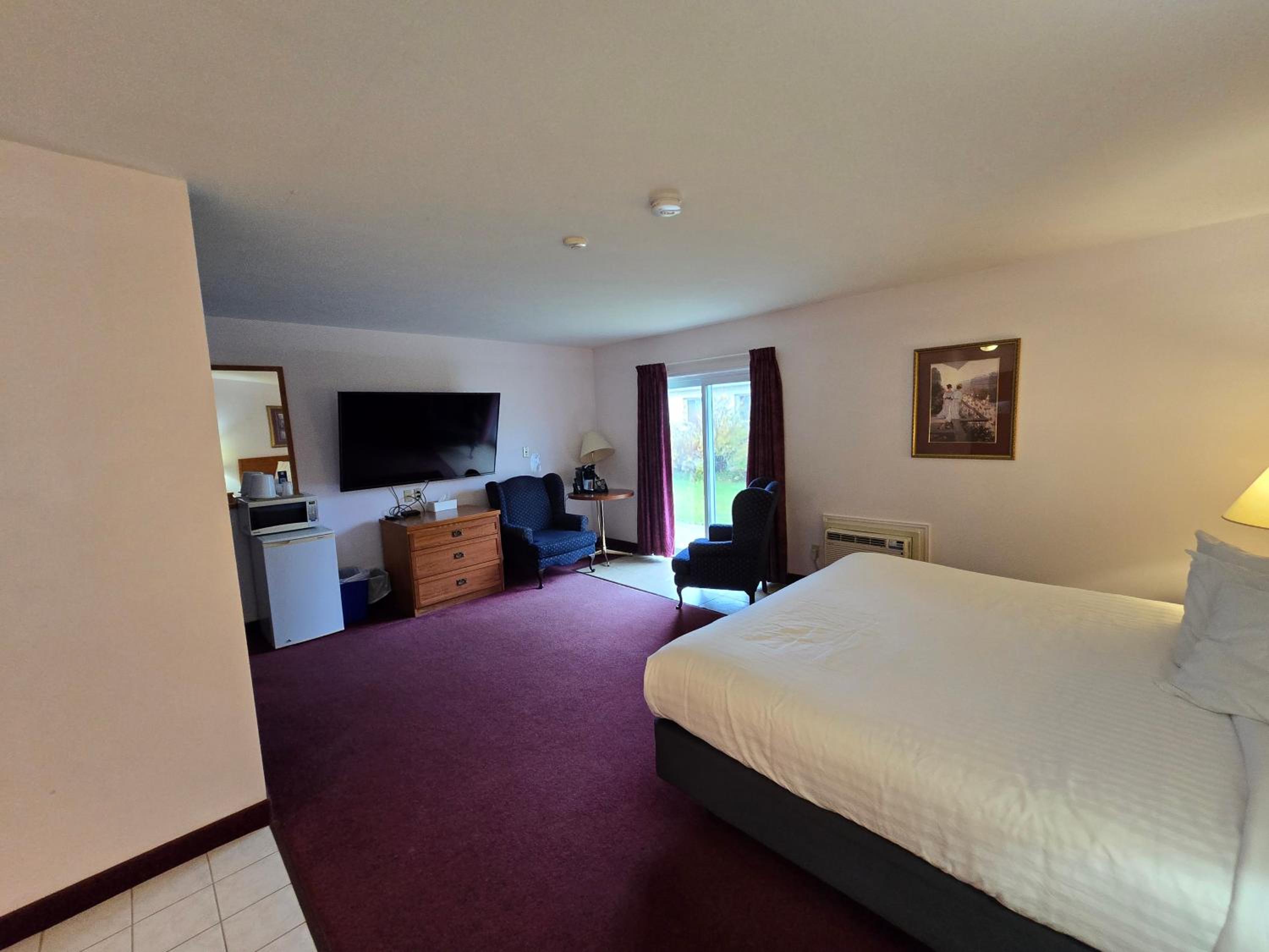 King Room - Interior Access/Non-Smoking