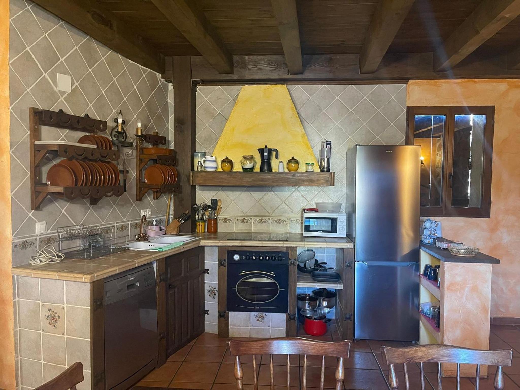 Five-Bedroom House photo 3
