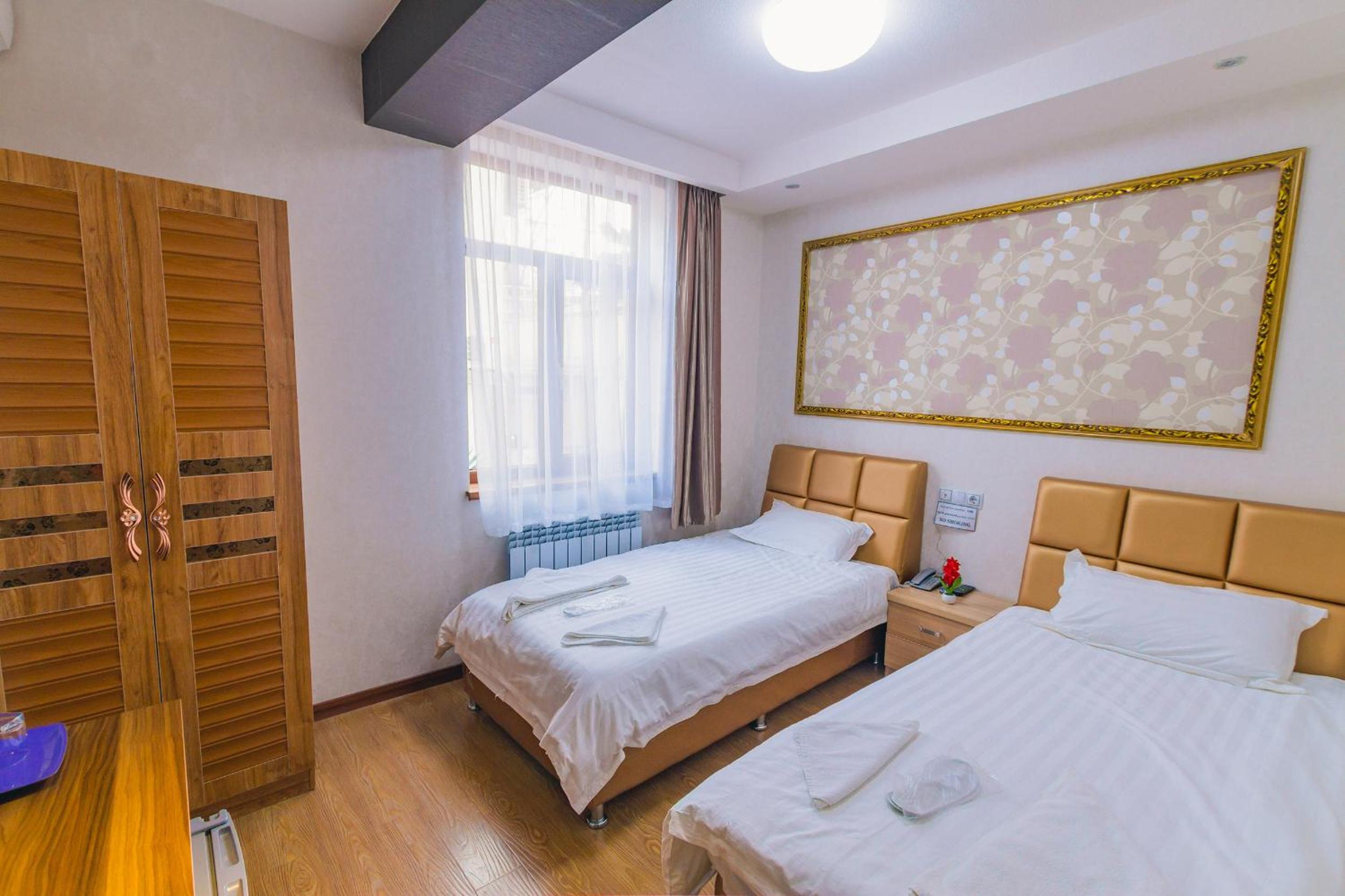 Twin Room - Photo 7