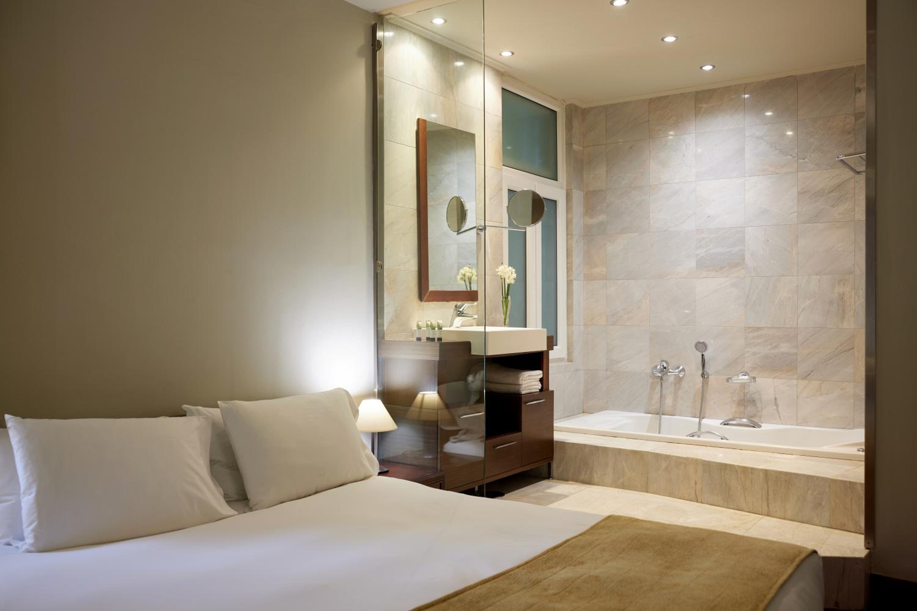 Premium Suite - Photo 5