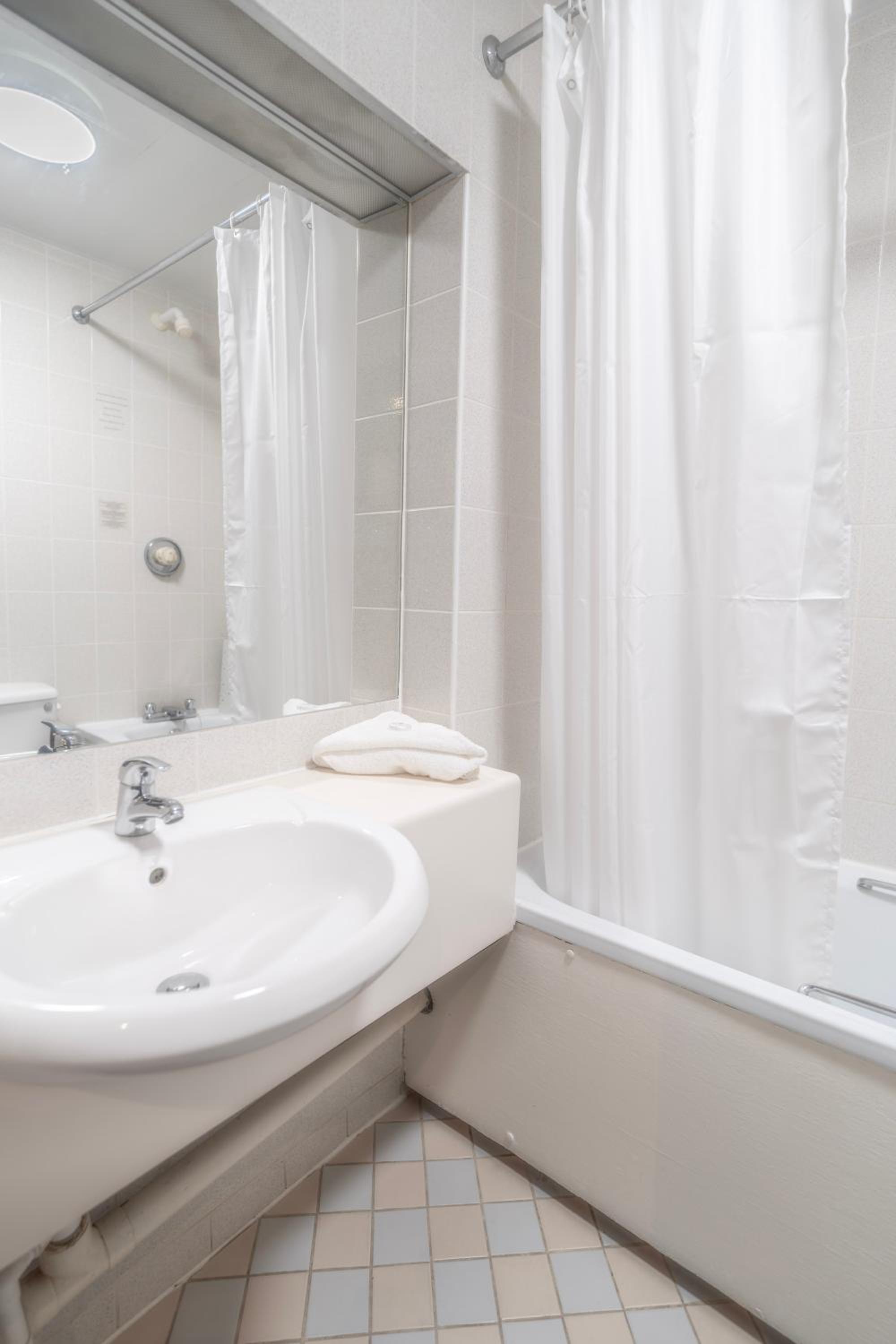 Double Room - Photo 10